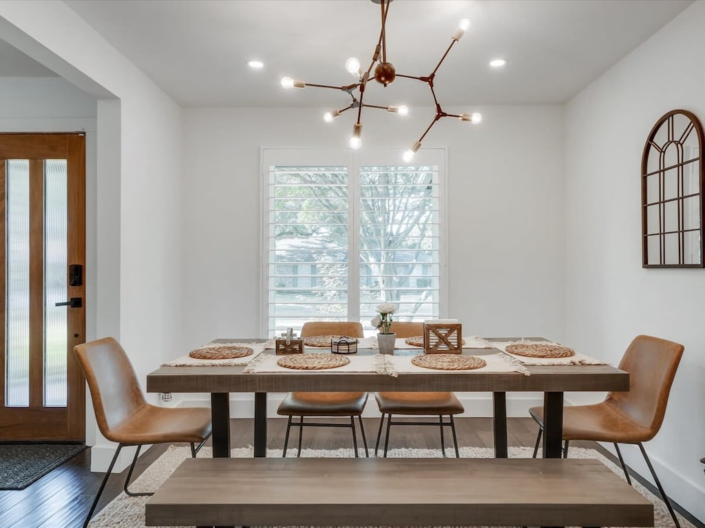 This dedicated dining space has been specially designed to create a restaurant-like environment for you to enjoy a meal with your family and friends!