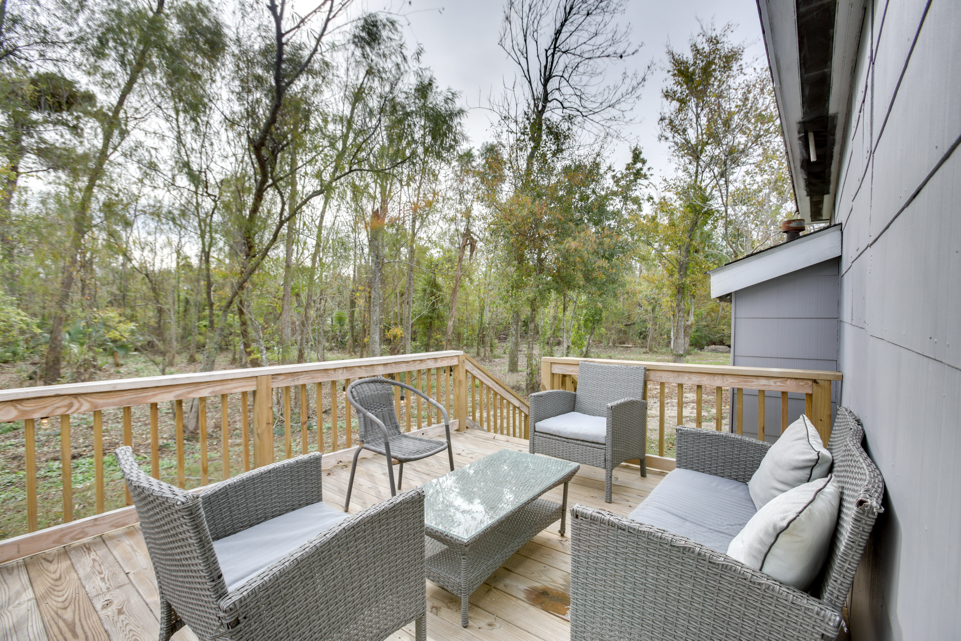 Deck, Yard & Outdoor Dining: Destrehan Getaway!