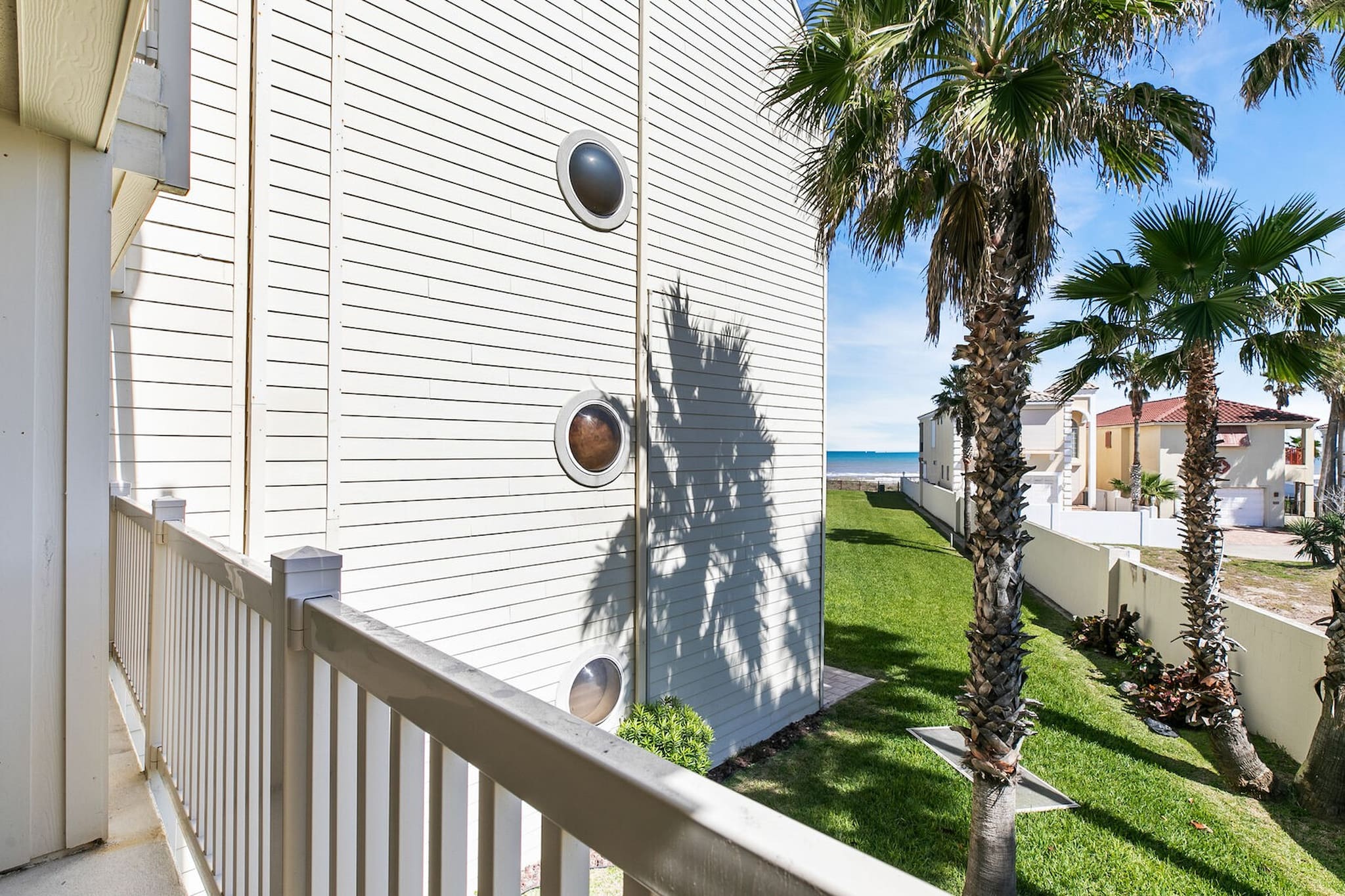 Property Image 2 - Stylish condo, oceanview balcony. 