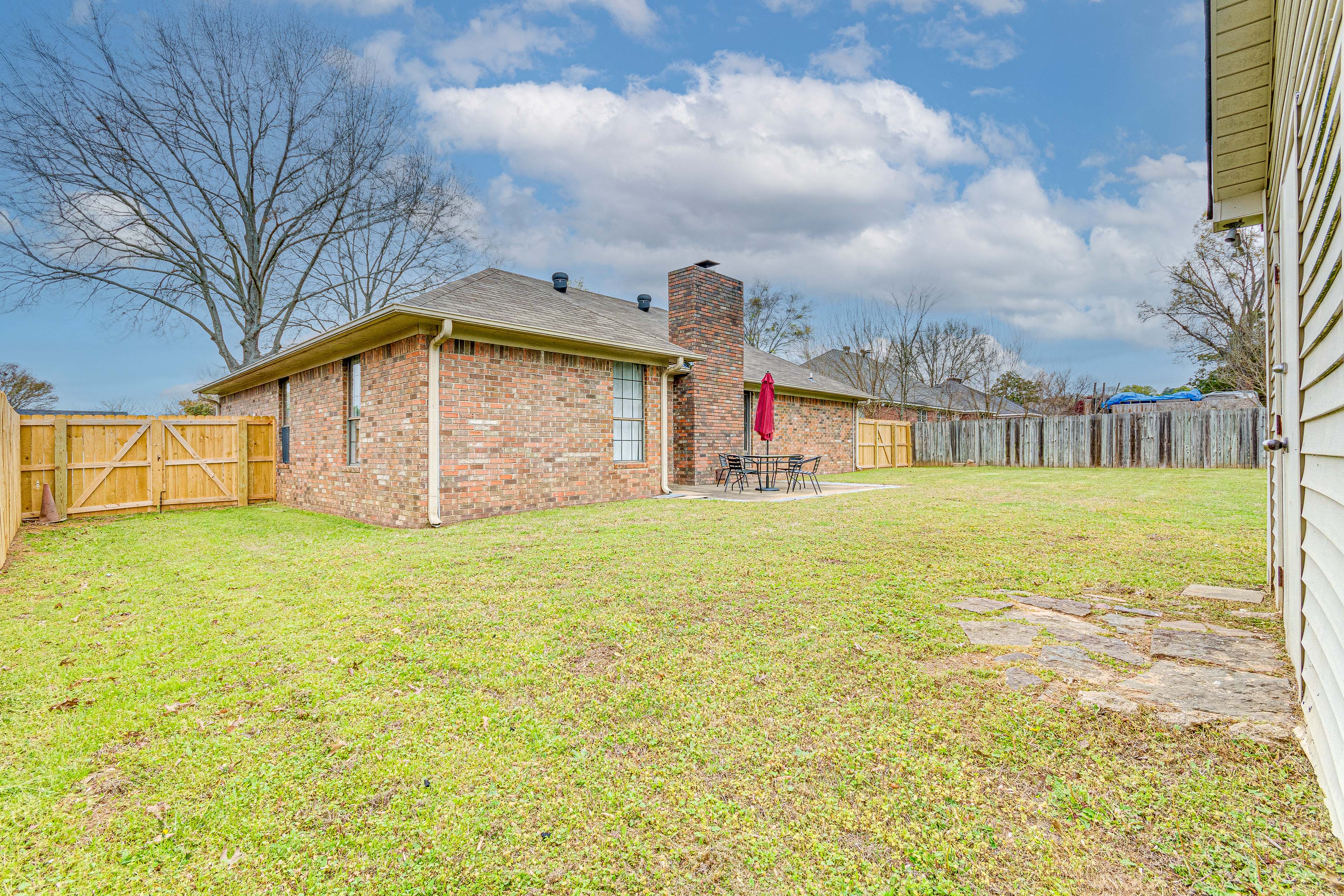 Pet-Friendly Conway Home: 1 Mi to Hendrix College!