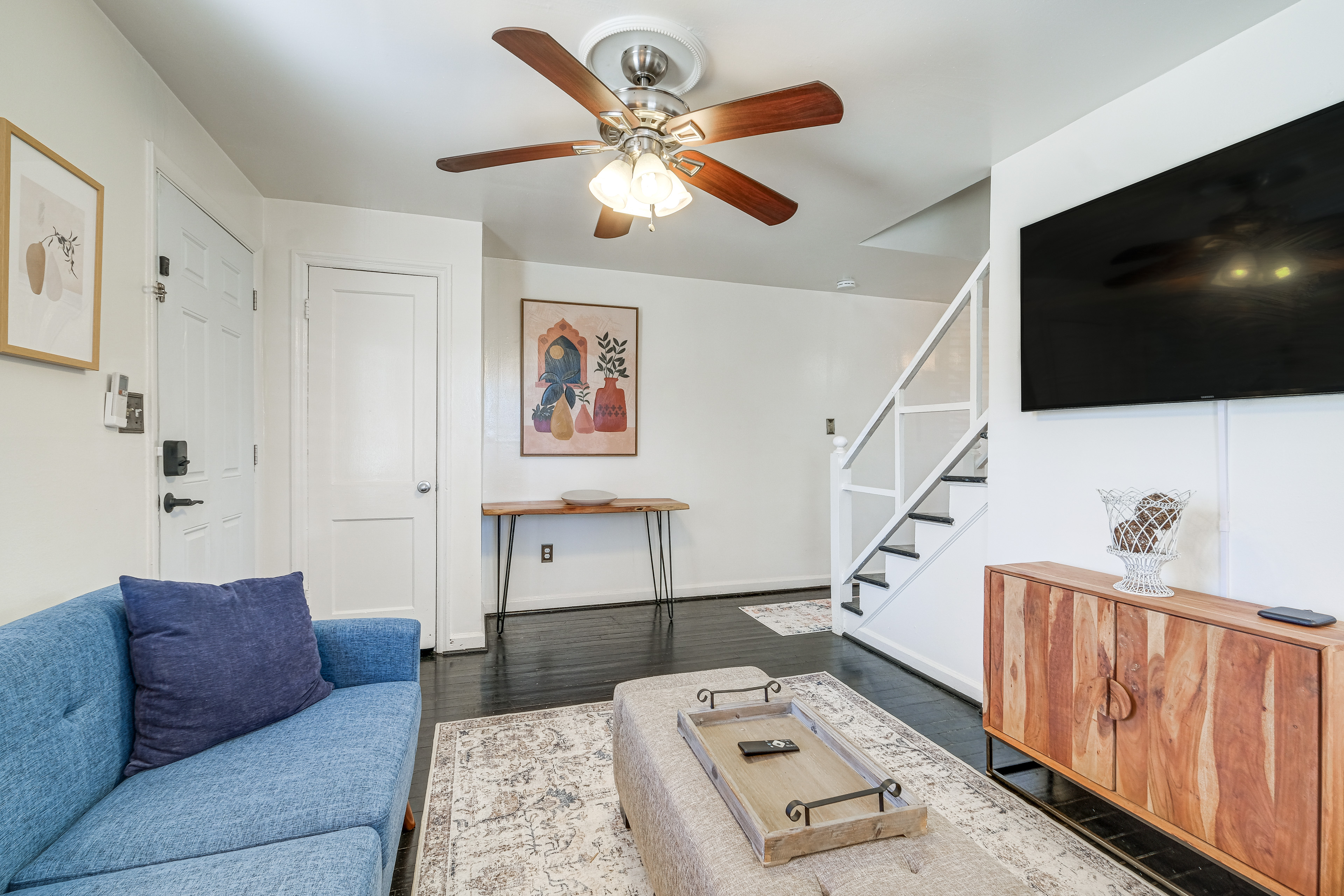 Updated Arlington Townhome ~ 5 Mi to National Mall