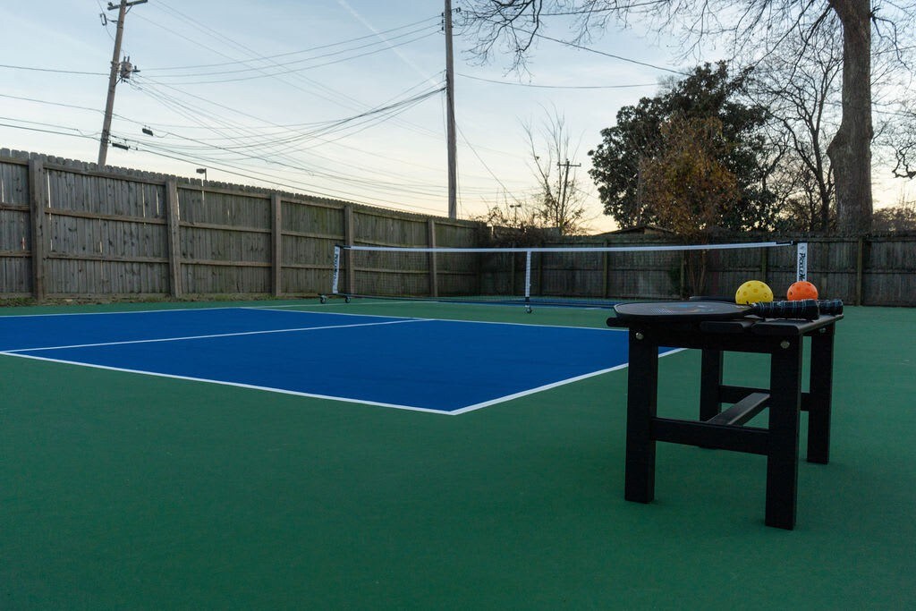 Pickleball~EV Charger~Hot Tub~Pool Table~ Fire Pit