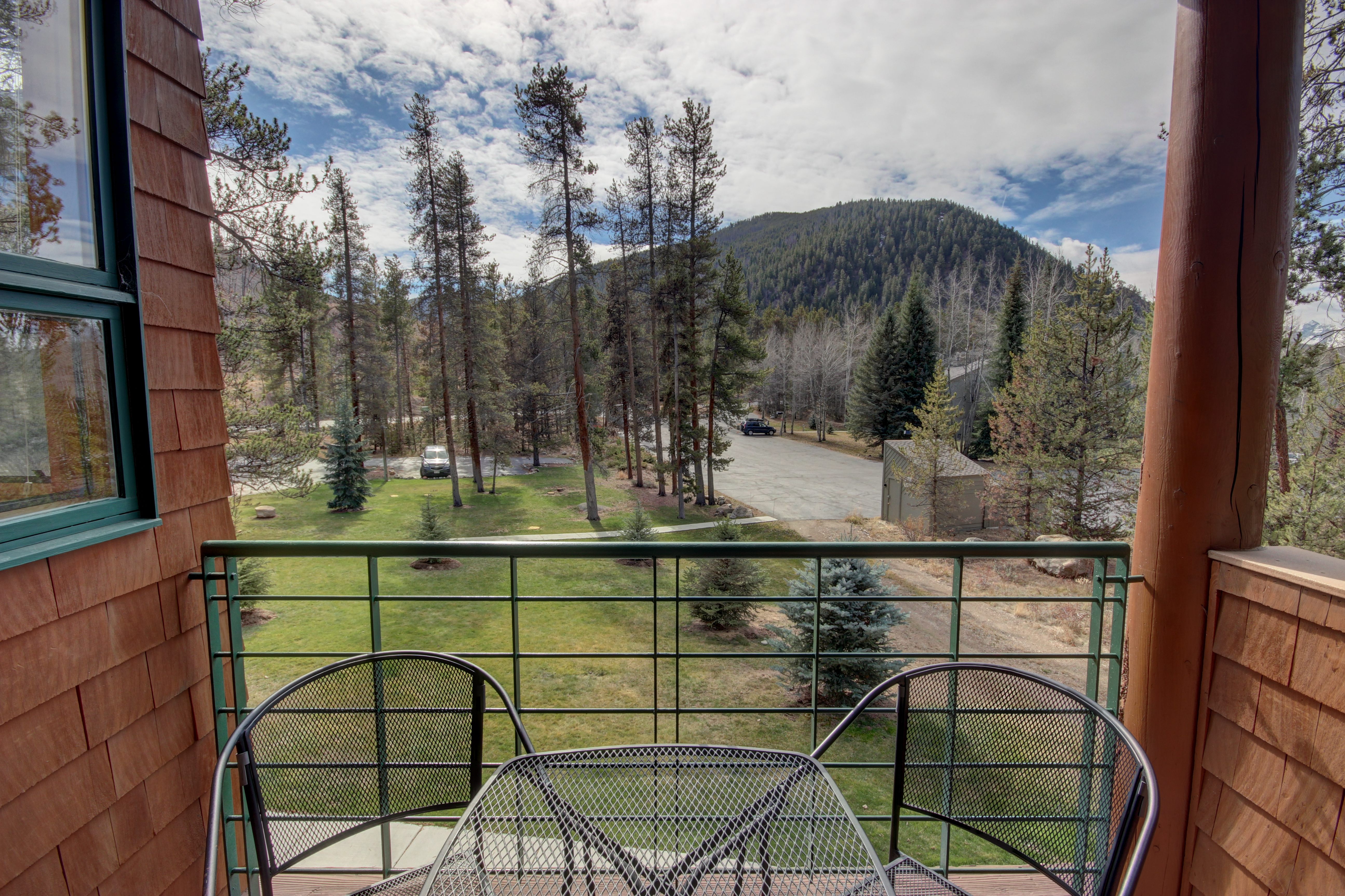 Porch with space to relax and watch an amazing view