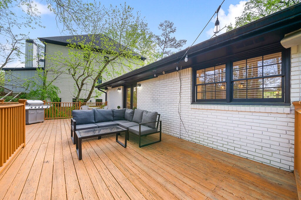 Beautiful & Quiet Newly Renovated 4 Bedroom Retreat