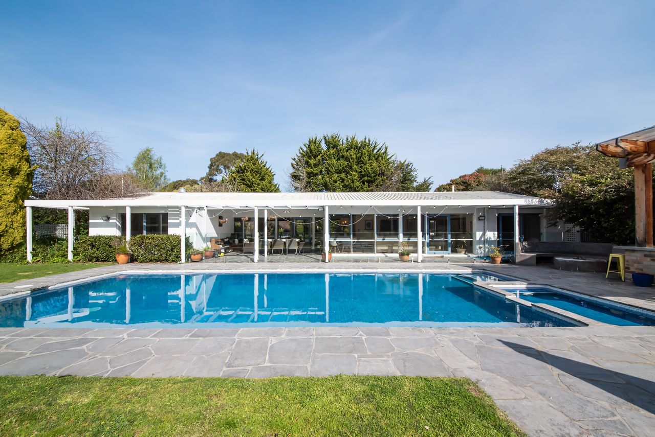 Holiday Vibes with Endless Outdoor Entertainment Home Rental in Rosebud