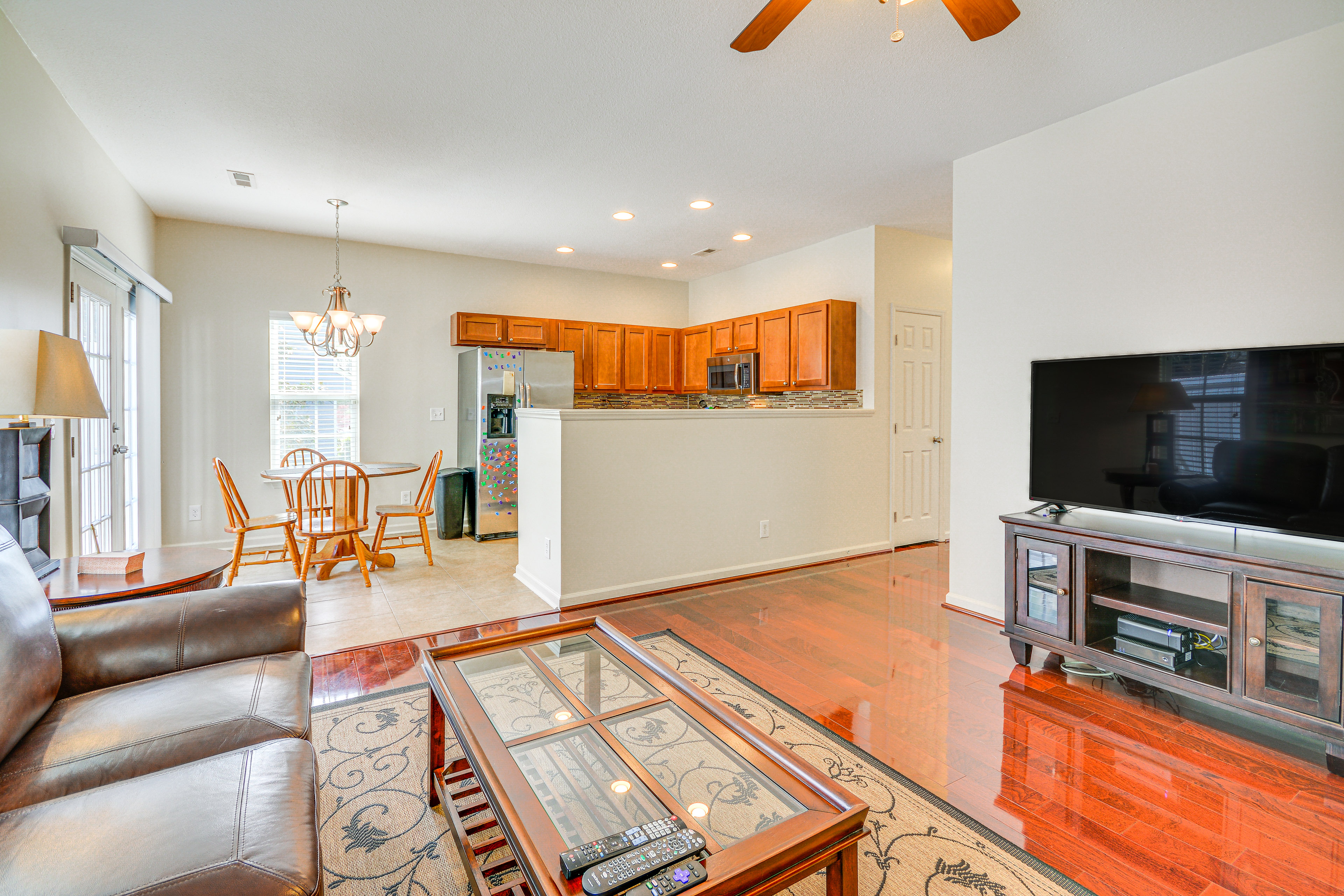 Cozy Greensboro Townhome w/ Community Pool & Grill