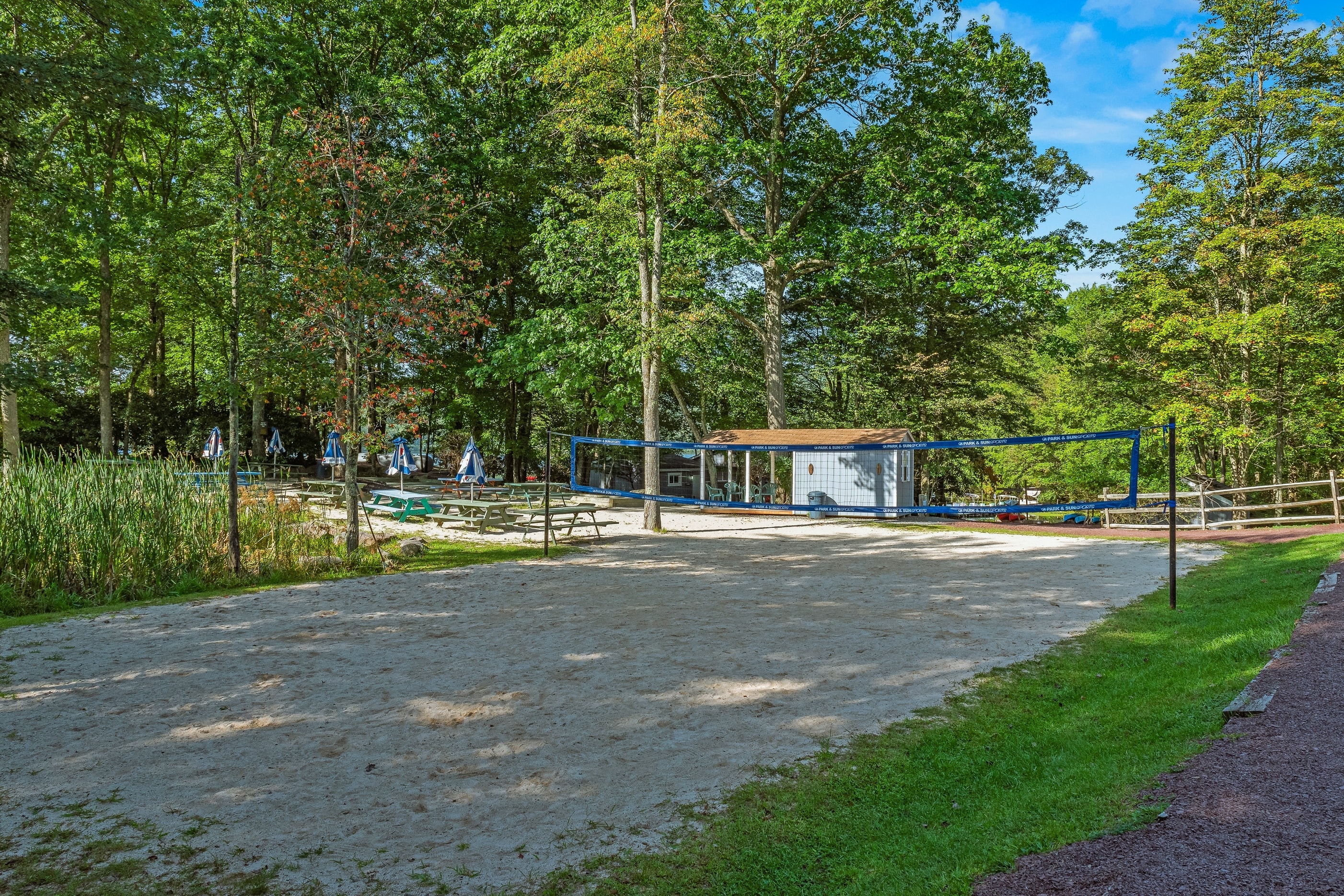 Big Boulder Lake Club amenities include beach volleyball.