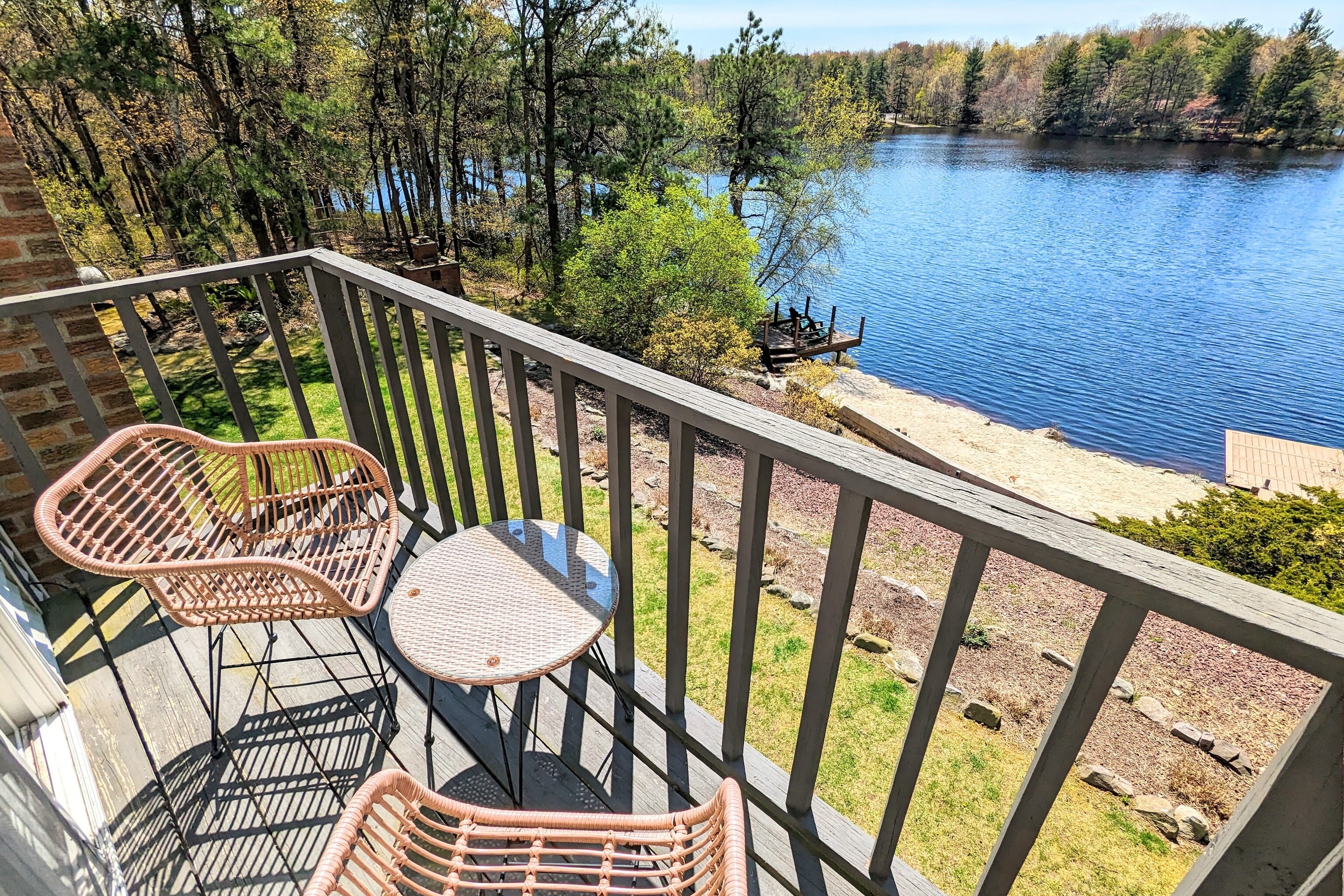 Peaceful lakeside retreat: A place to unwind and enjoy the beauty of nature.