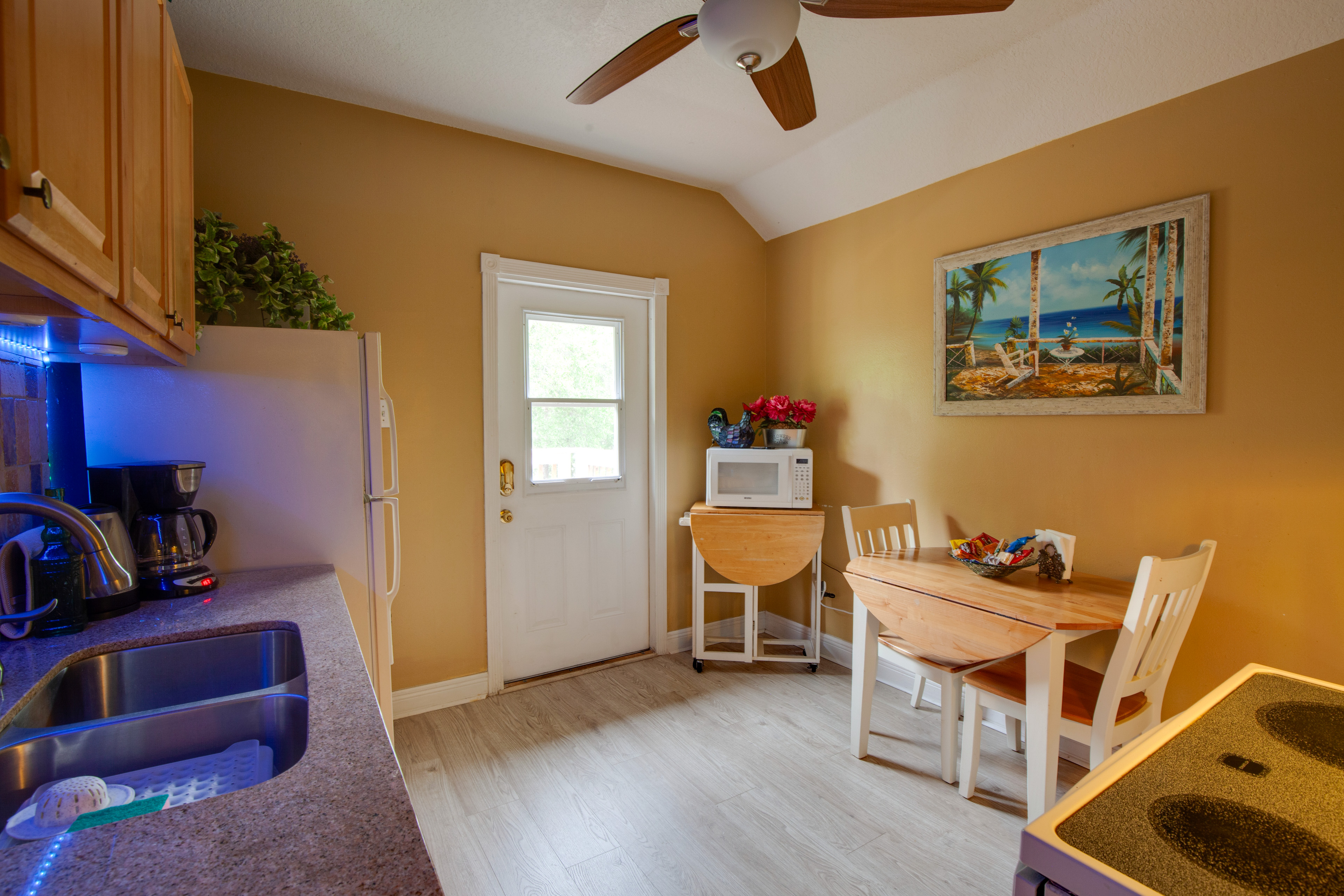 16 Mi to Dtwn Orlando: Quiet Apt w/ Pool Access