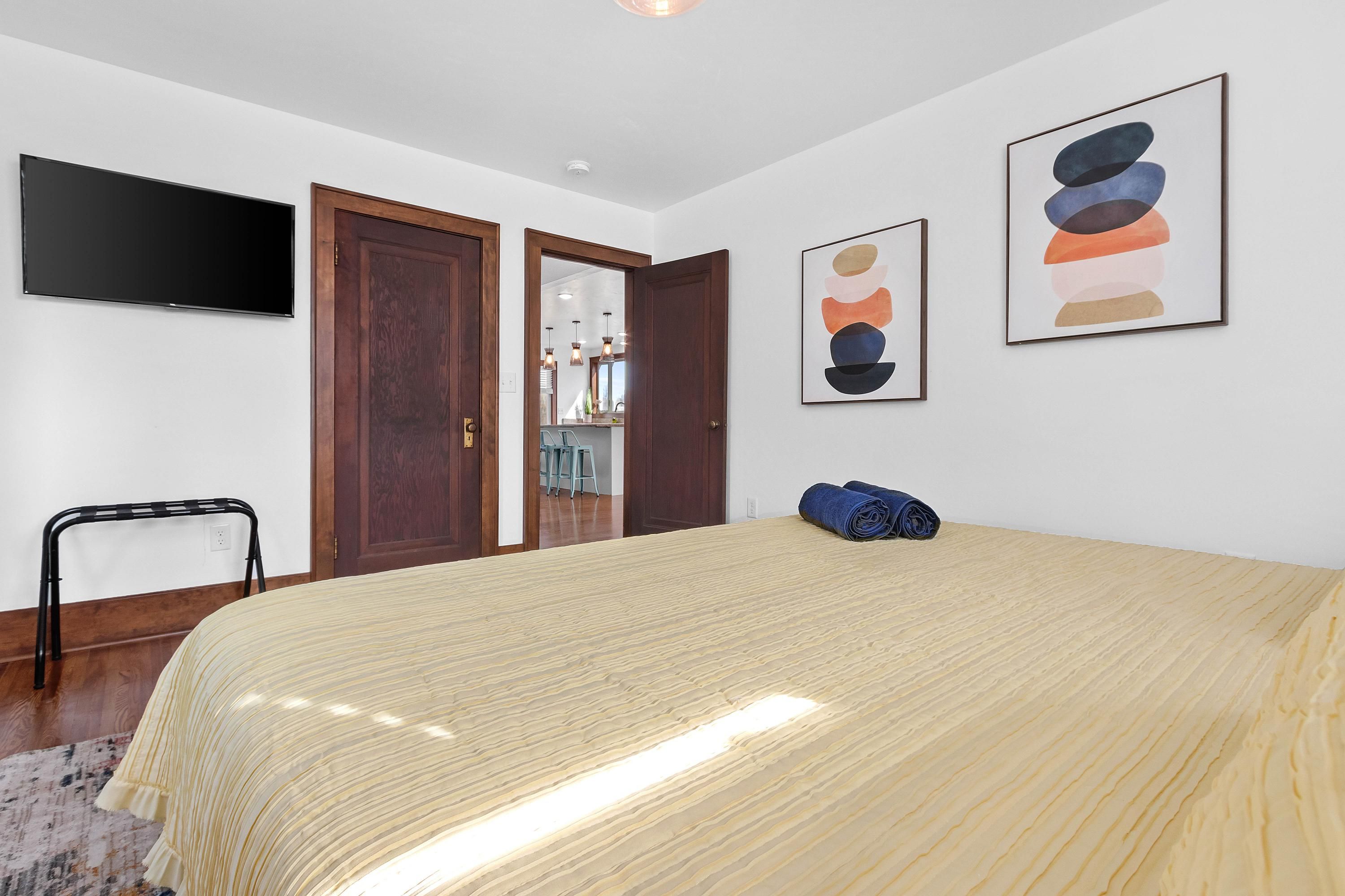 Riverfront  Kayaks  Bay Access  Sleeps 15 