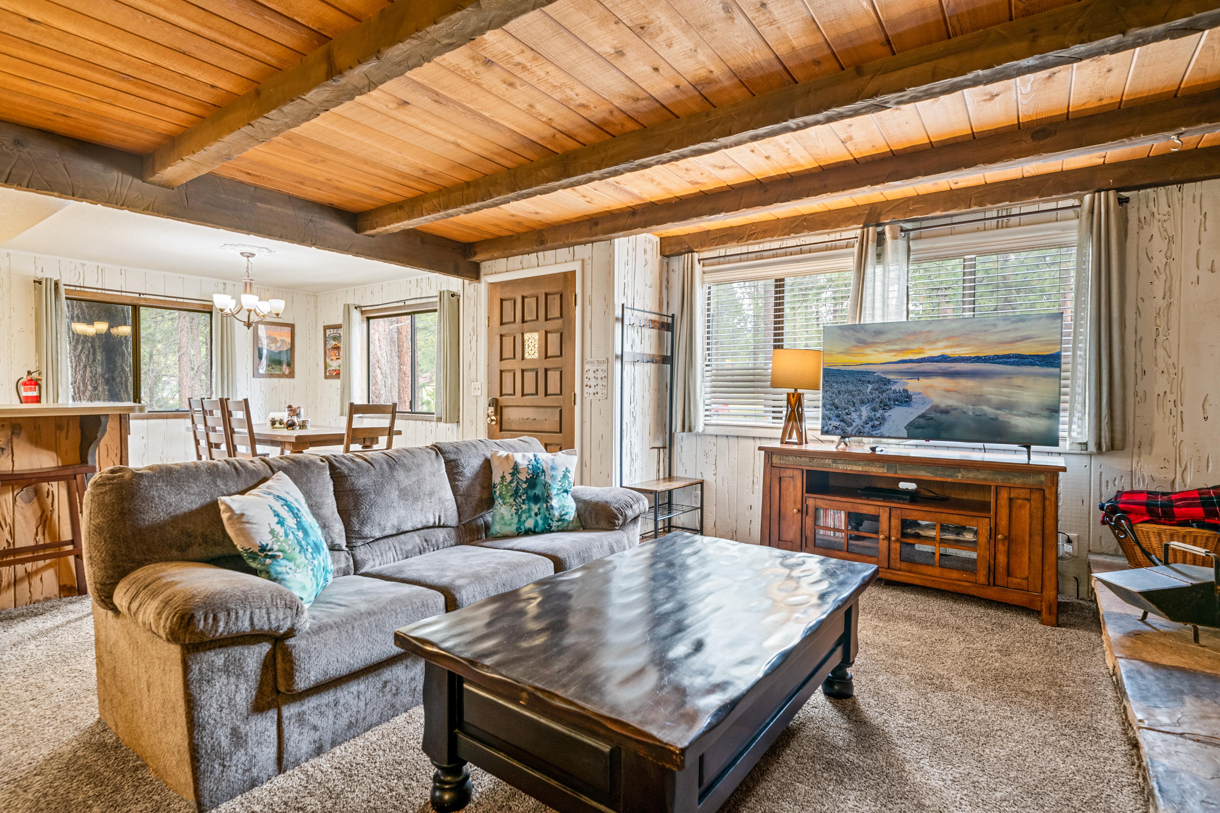 Living room with flat screen TV!