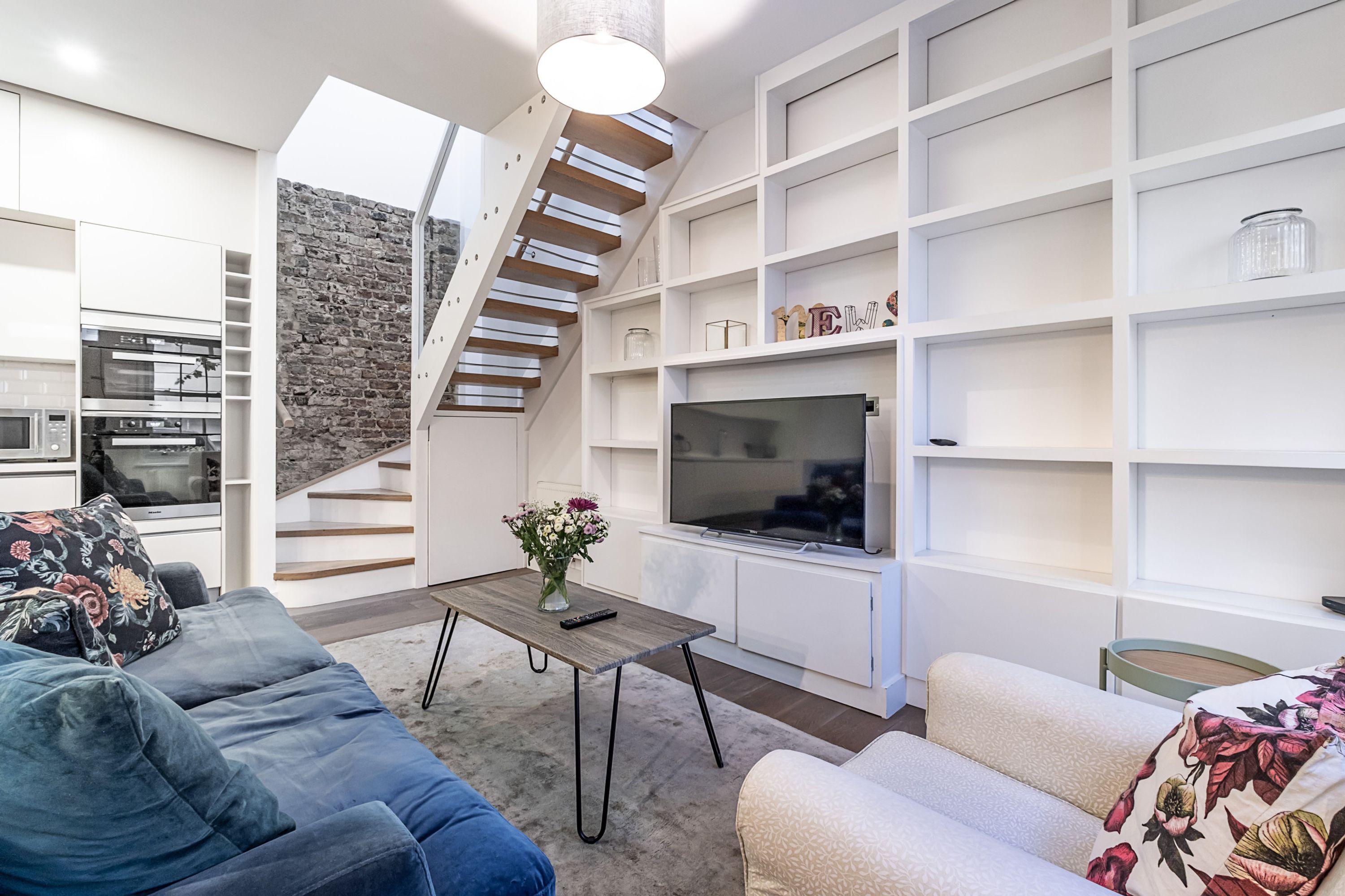 Property Image 2 - Quiet Mews House 2Bed 2Bath South Kensington Wi-Fi