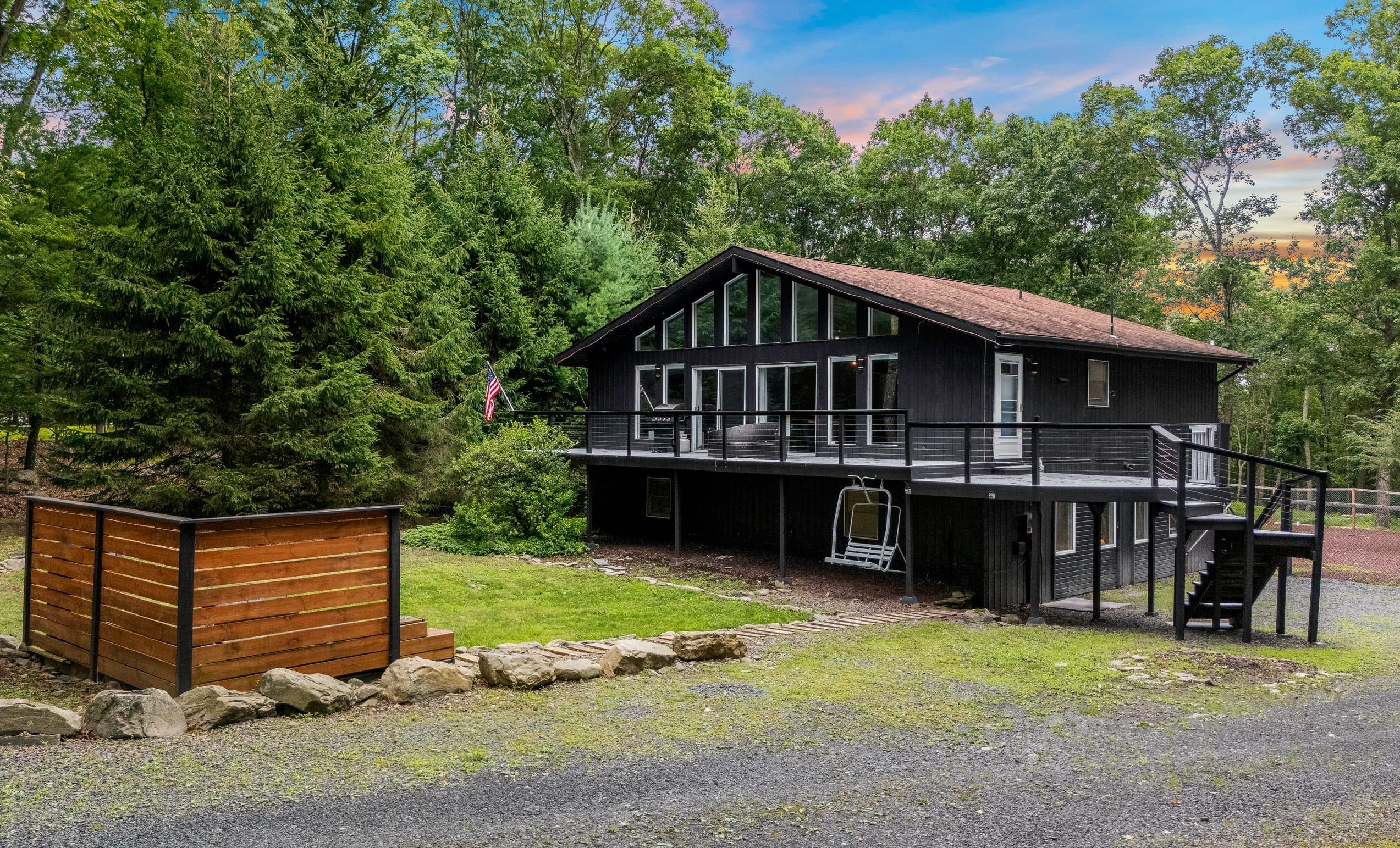 The Evergreen Escape | Modern Cabin w/ Volleyball Court & Hot Tub