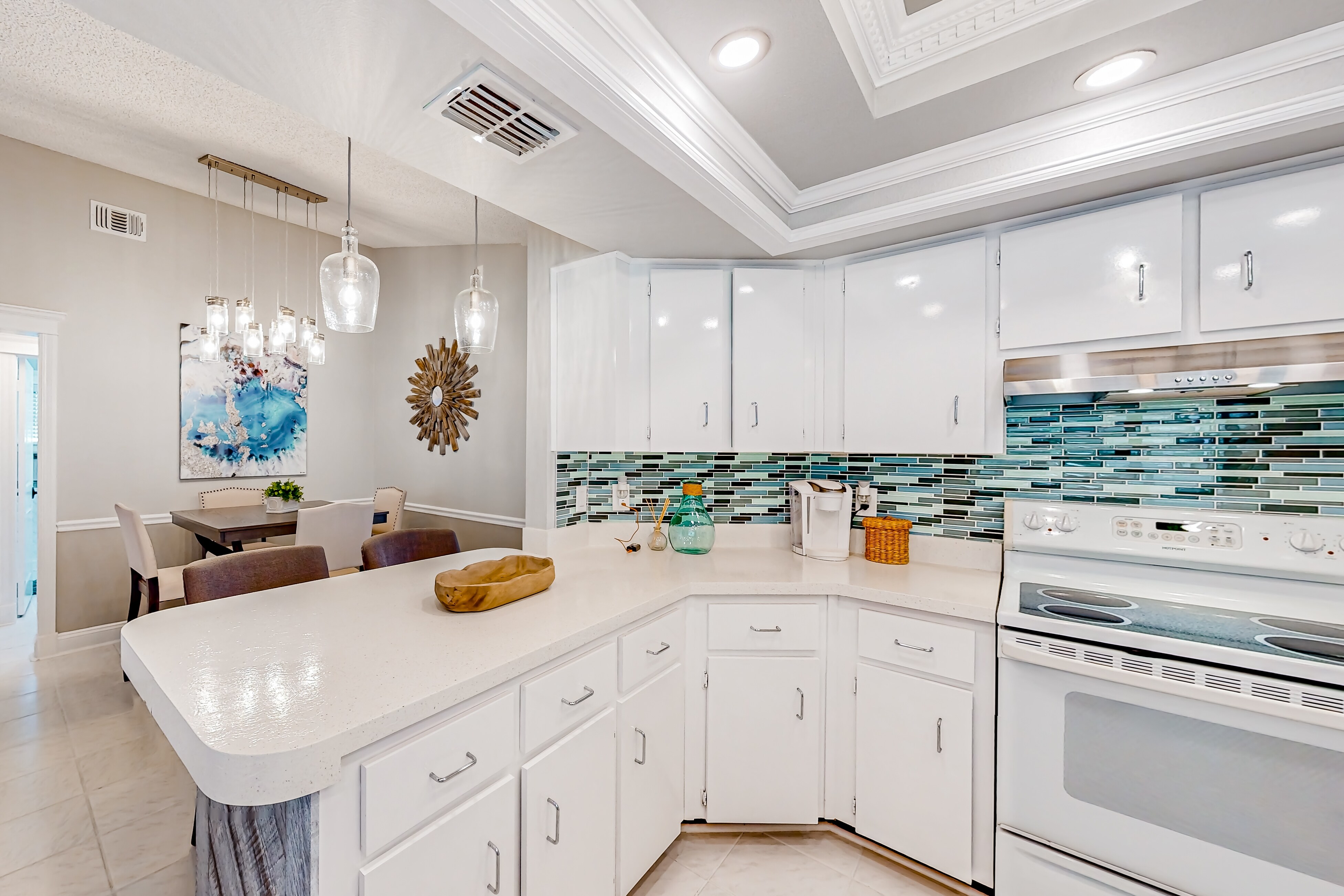 Gorgeous oasis with pool, patio, central AC, W/D, & close to the beach Gorgeous oasis with pool, patio, central AC, W/D, & close to the beach