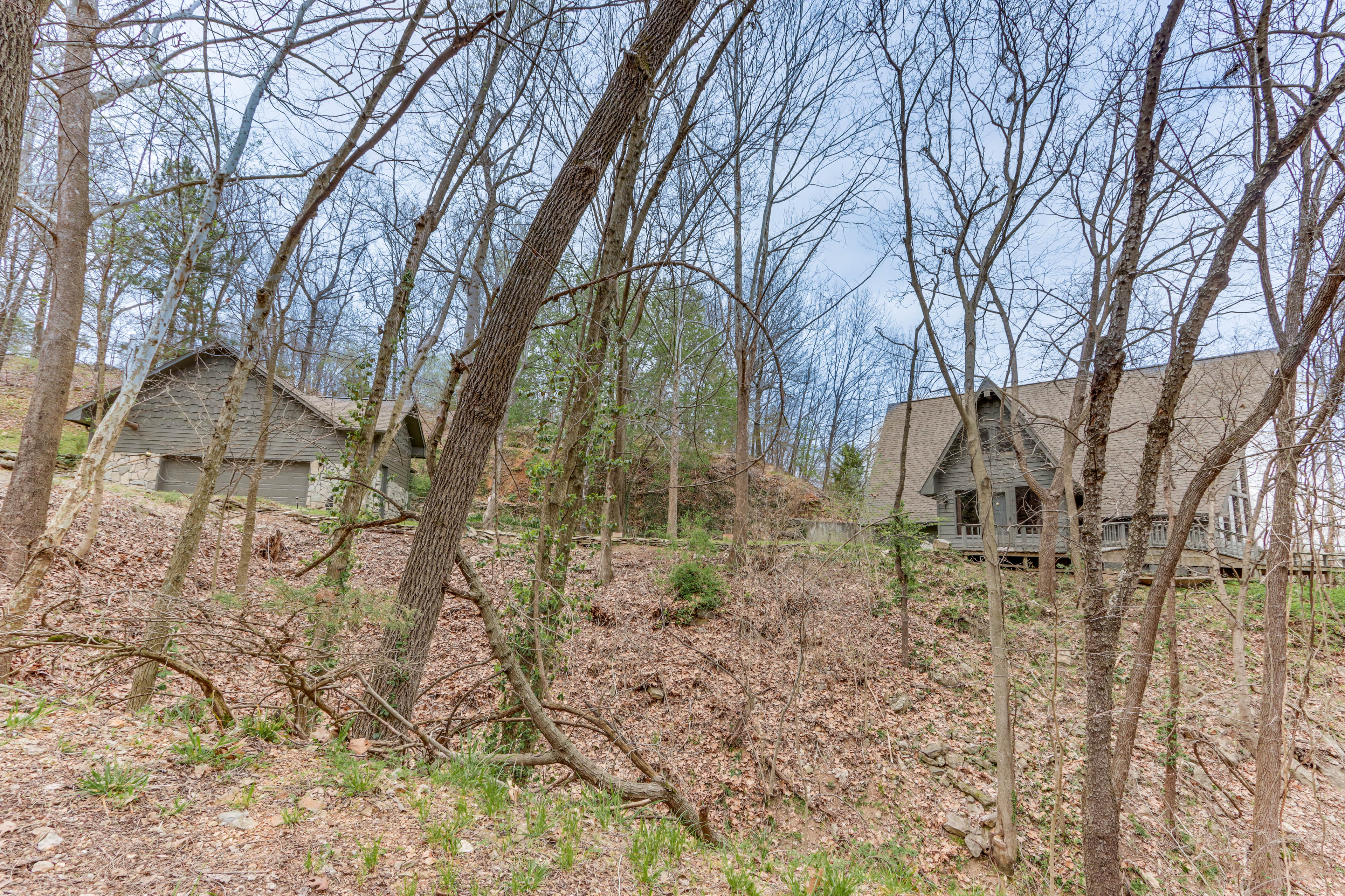 Property Image 1 - Riverfront Baxter Springs Home w/ Deck & Grill!