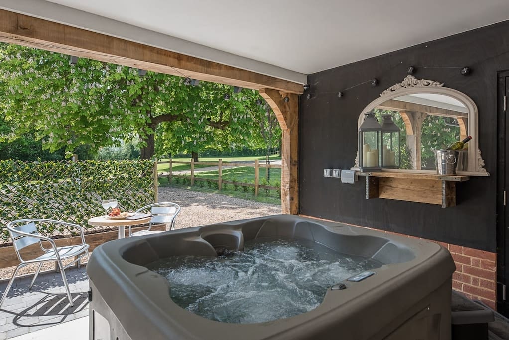 Property Image 1 - Geoff’s Rest with Hot Tub, Pond Hall Farm Hadleigh