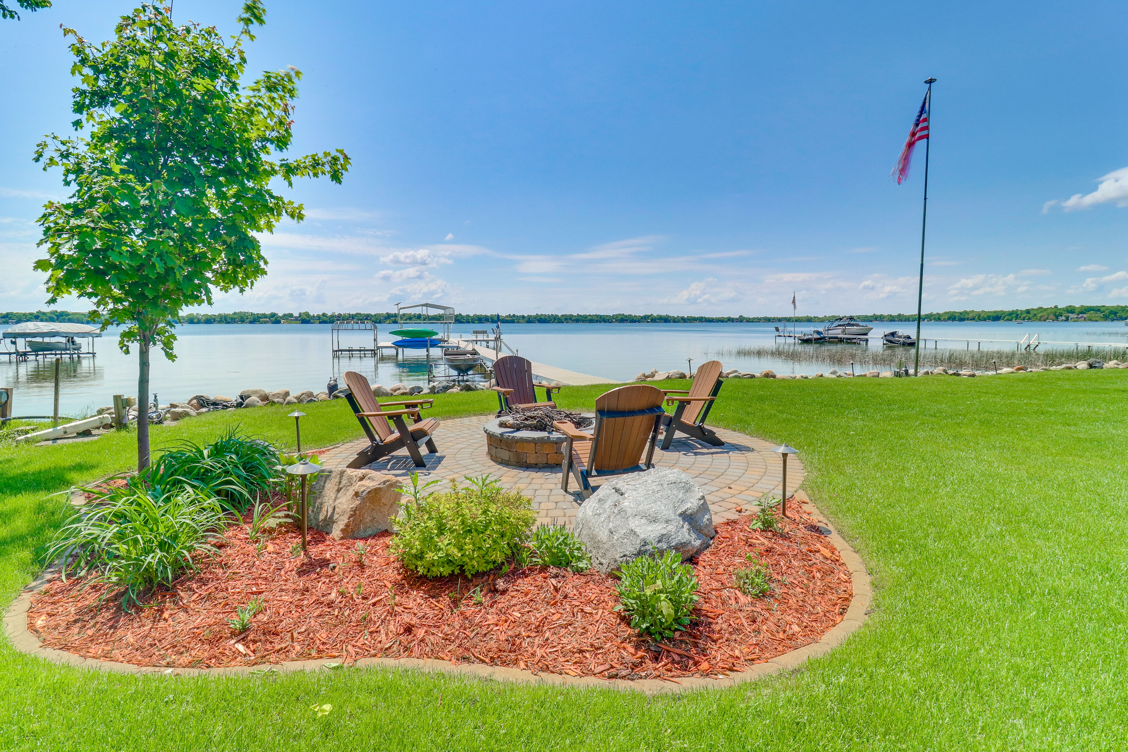 Villa on Lake Darling: Fire Pit, Deck & BBQ!
