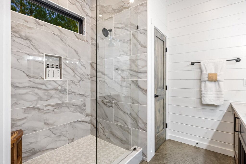 Nice stand up shower