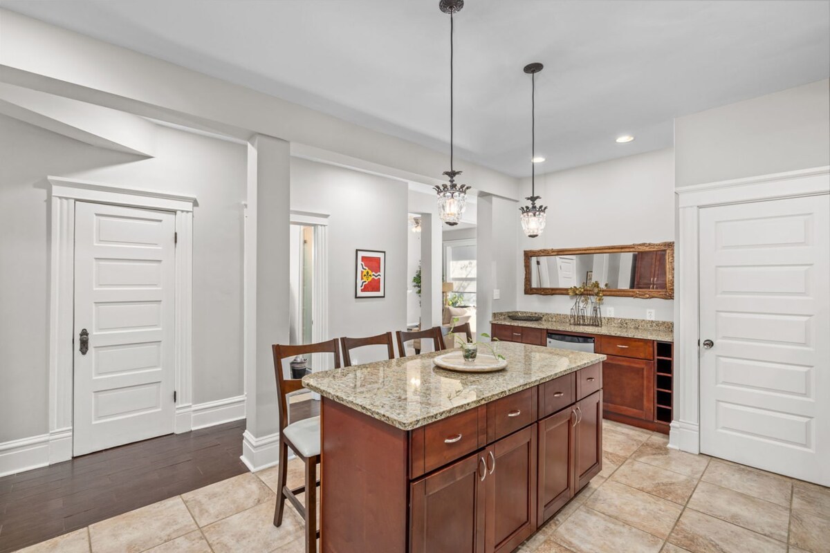 Fully-equipped Kitchen with alll the Appliances!