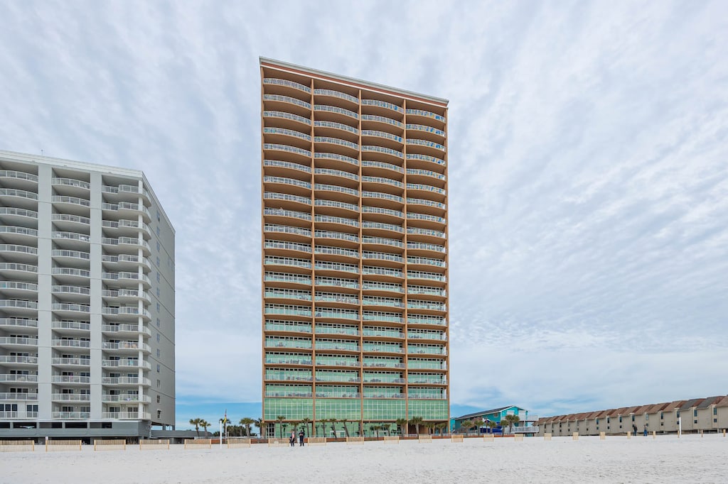 Experience stunning beachfront views from Phoenix Gulf Shores, the perfect beach location for your next getaway