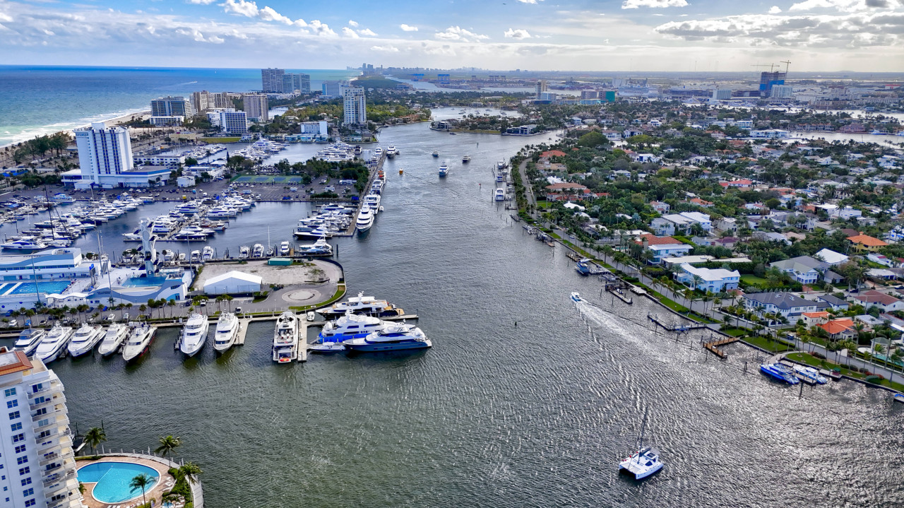 Condo Right off Las Olas - Steps to FTL Beach #1A