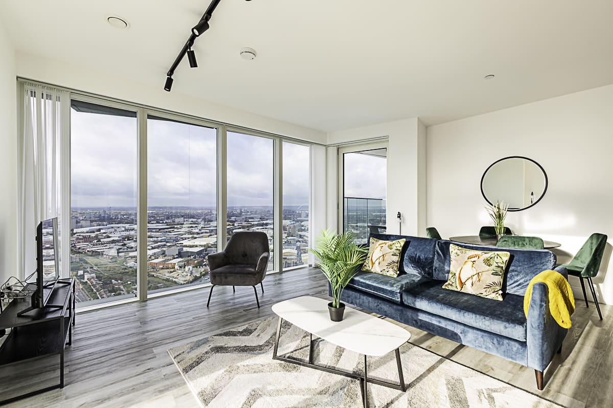 Property Image 1 - Modern North Acton Flat with City View