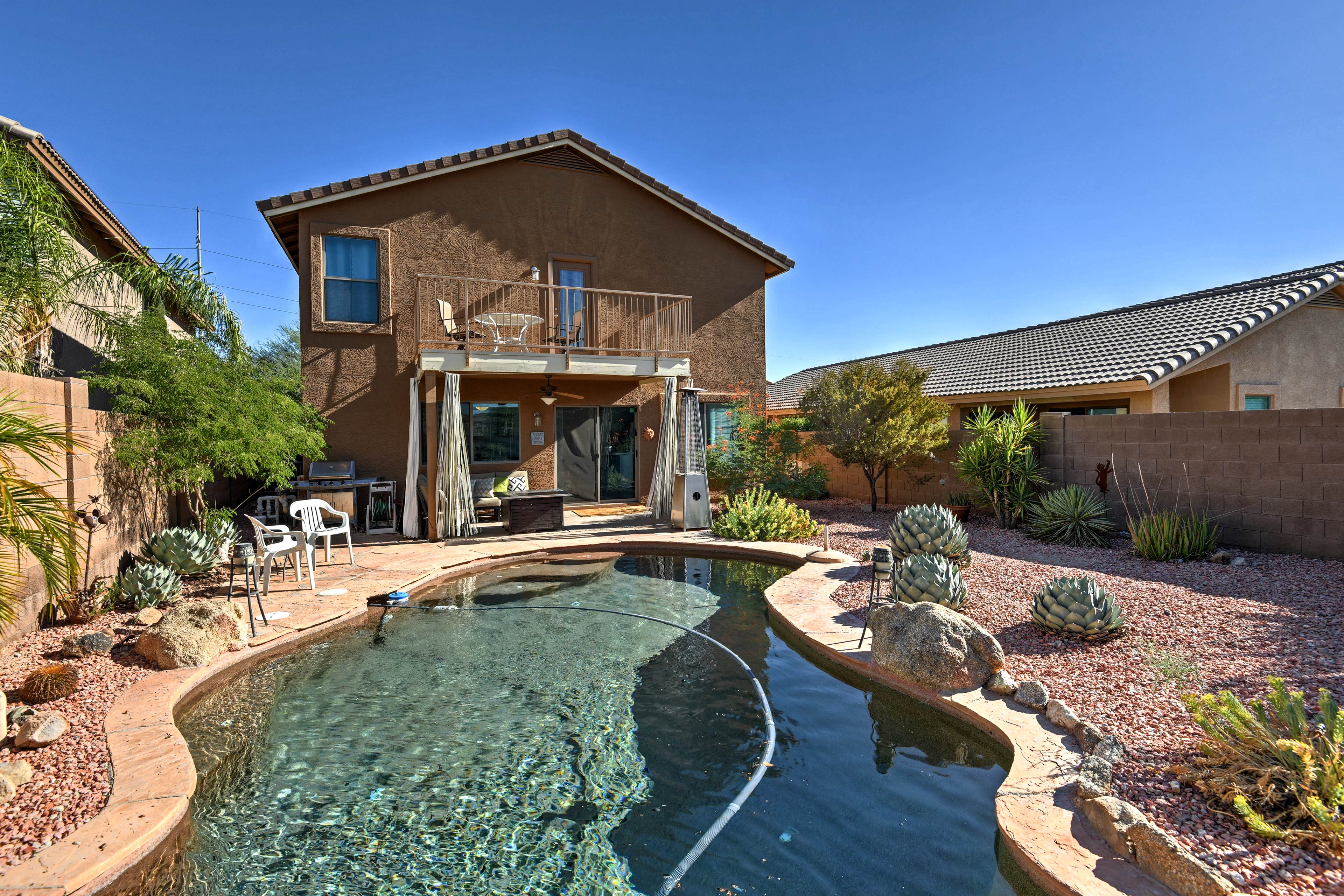 Bright Central Phoenix Luxury Home w/Grill & Patio - Home Rental in Phoenix - Luxury Penthouses For Rent In Phoenix With Private Patio