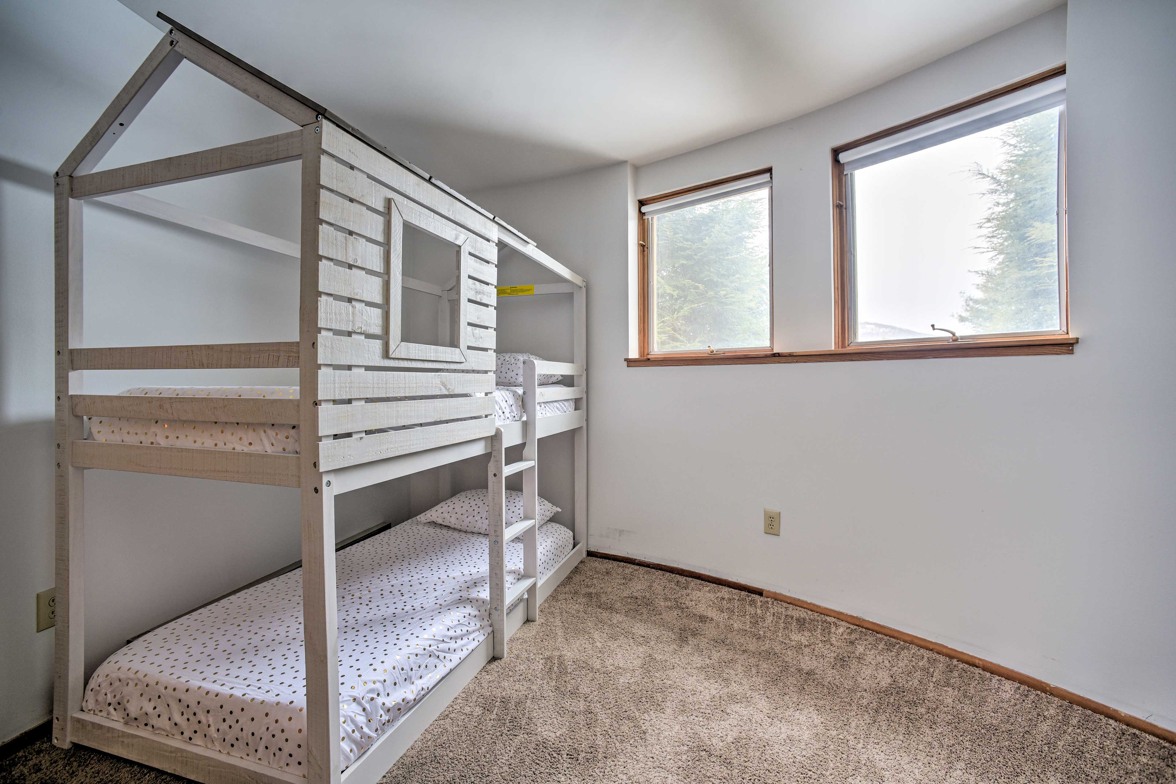 Cozy Catskills Getaway w/ Yard & Mtn Views!