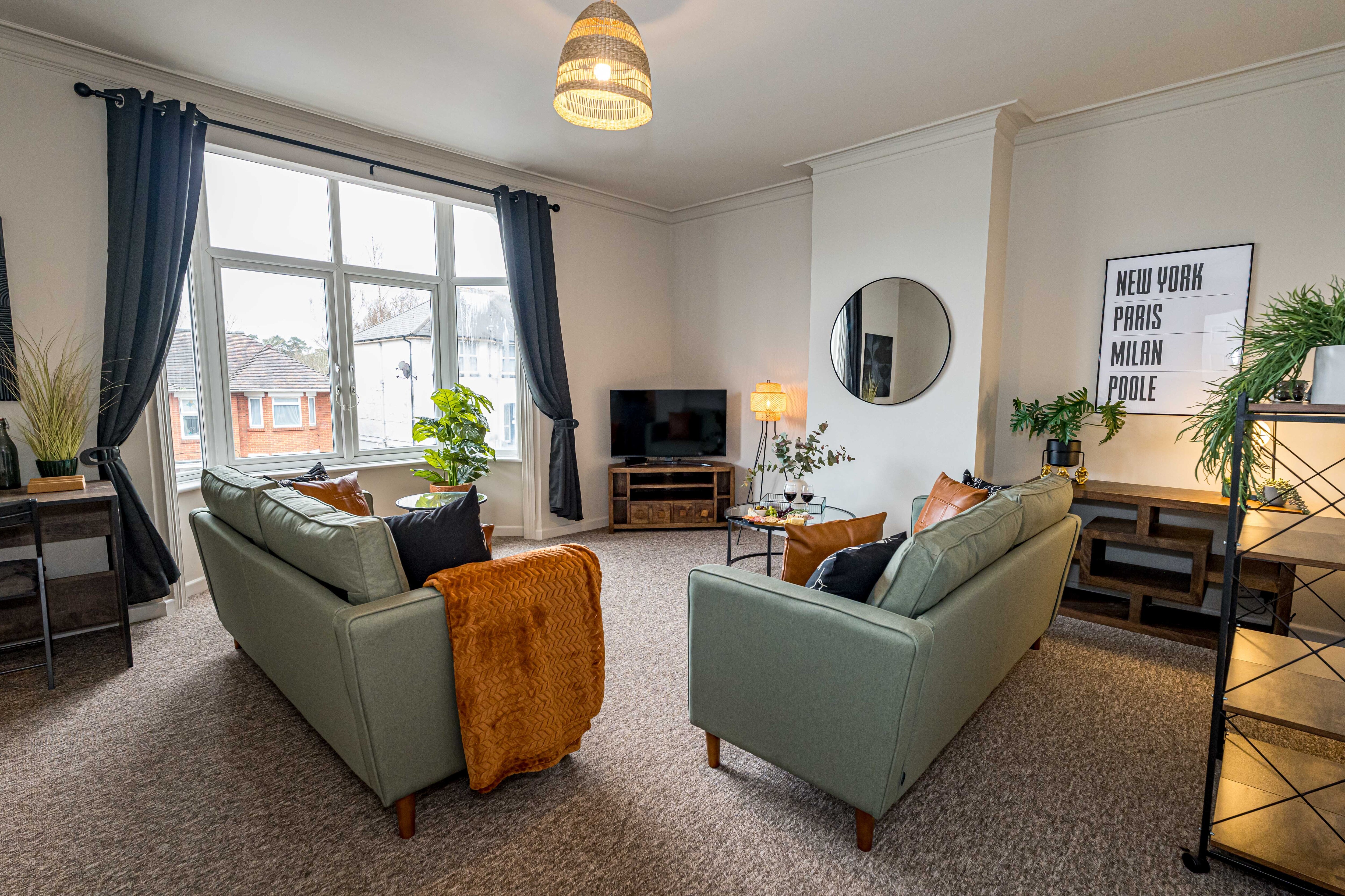Property Image 1 - New! Stylish 2 bed flat with parking near beach - Parkstone Central