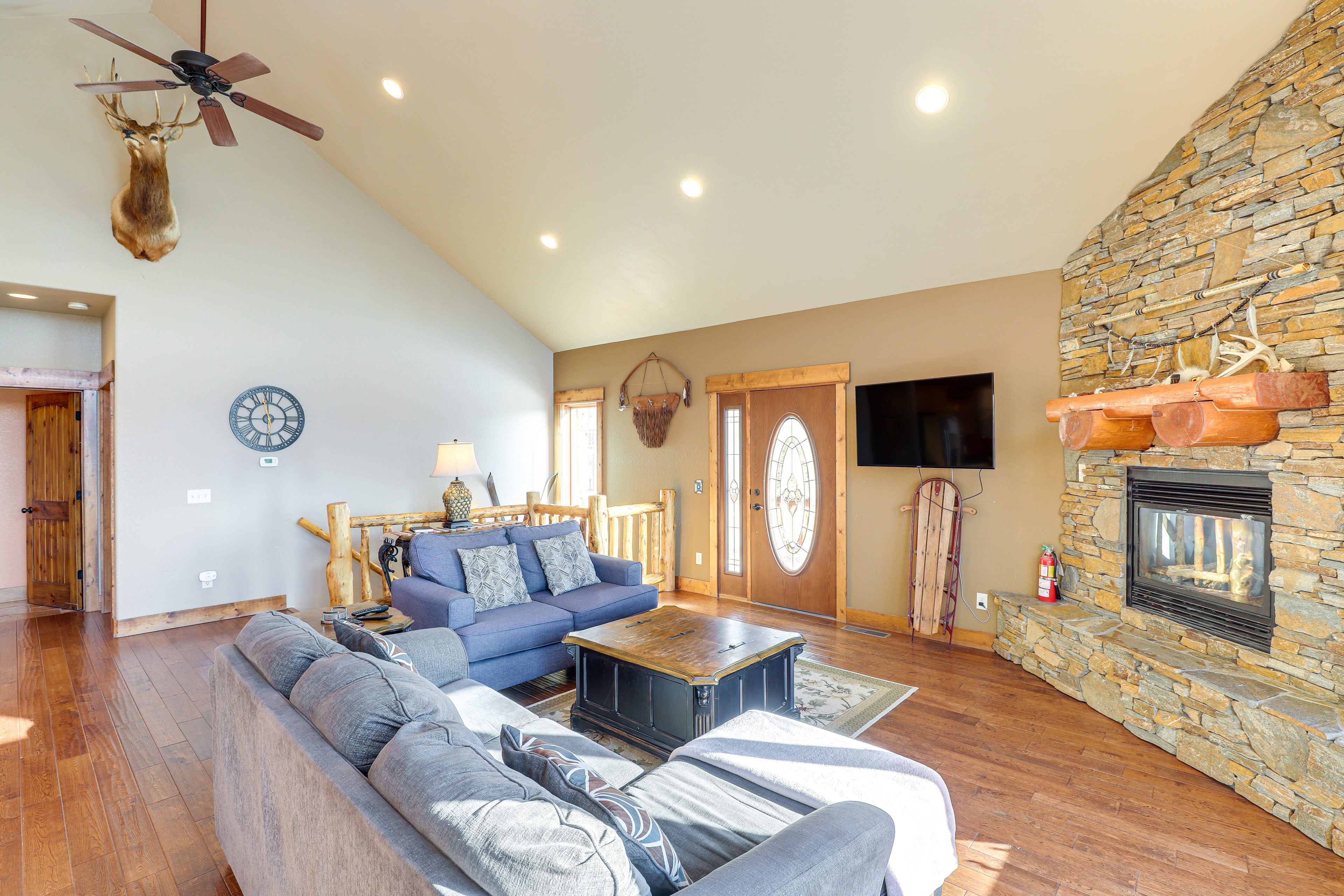 Lead Cabin Rental w/ Private Hot Tub & Game Room!