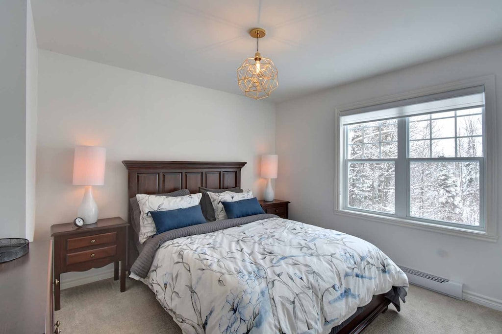 Cette chambre avec lit queen est idéale pour se détendre pleinement 