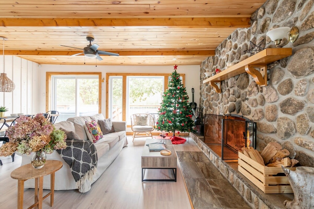 Welcoming living room ready for the holidays!