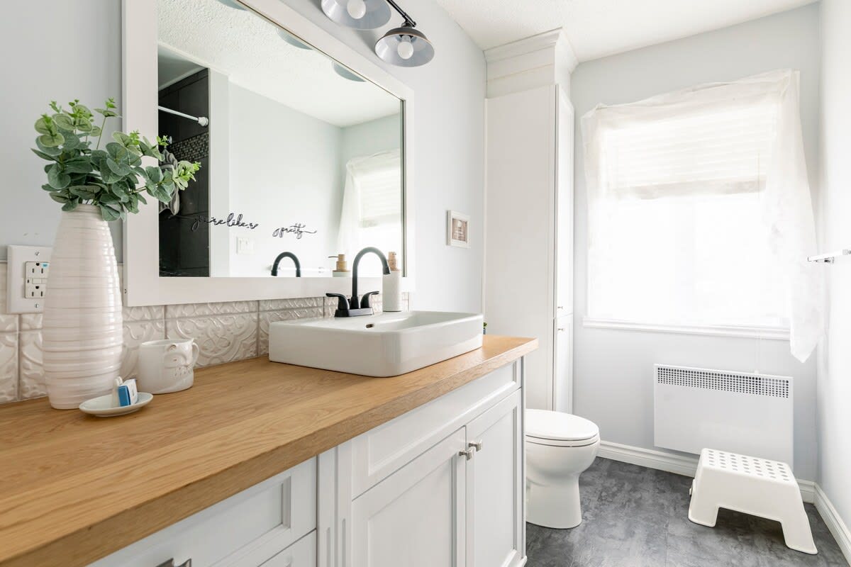 Full bathroom on the main floor, ready for your use.