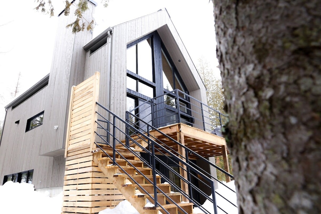 Snowy winter cabin, perfect for the holidays.