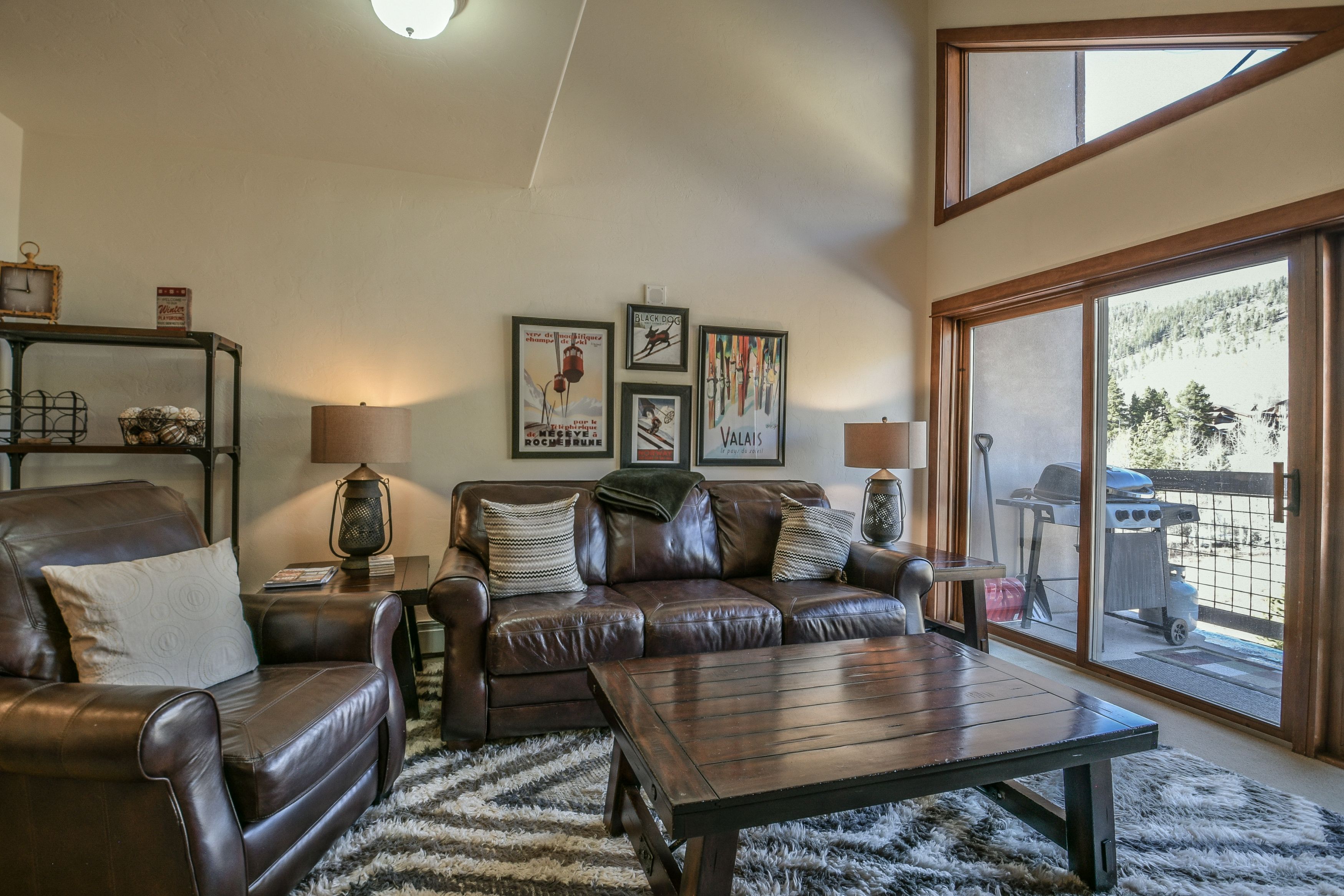 living room with lots of seating