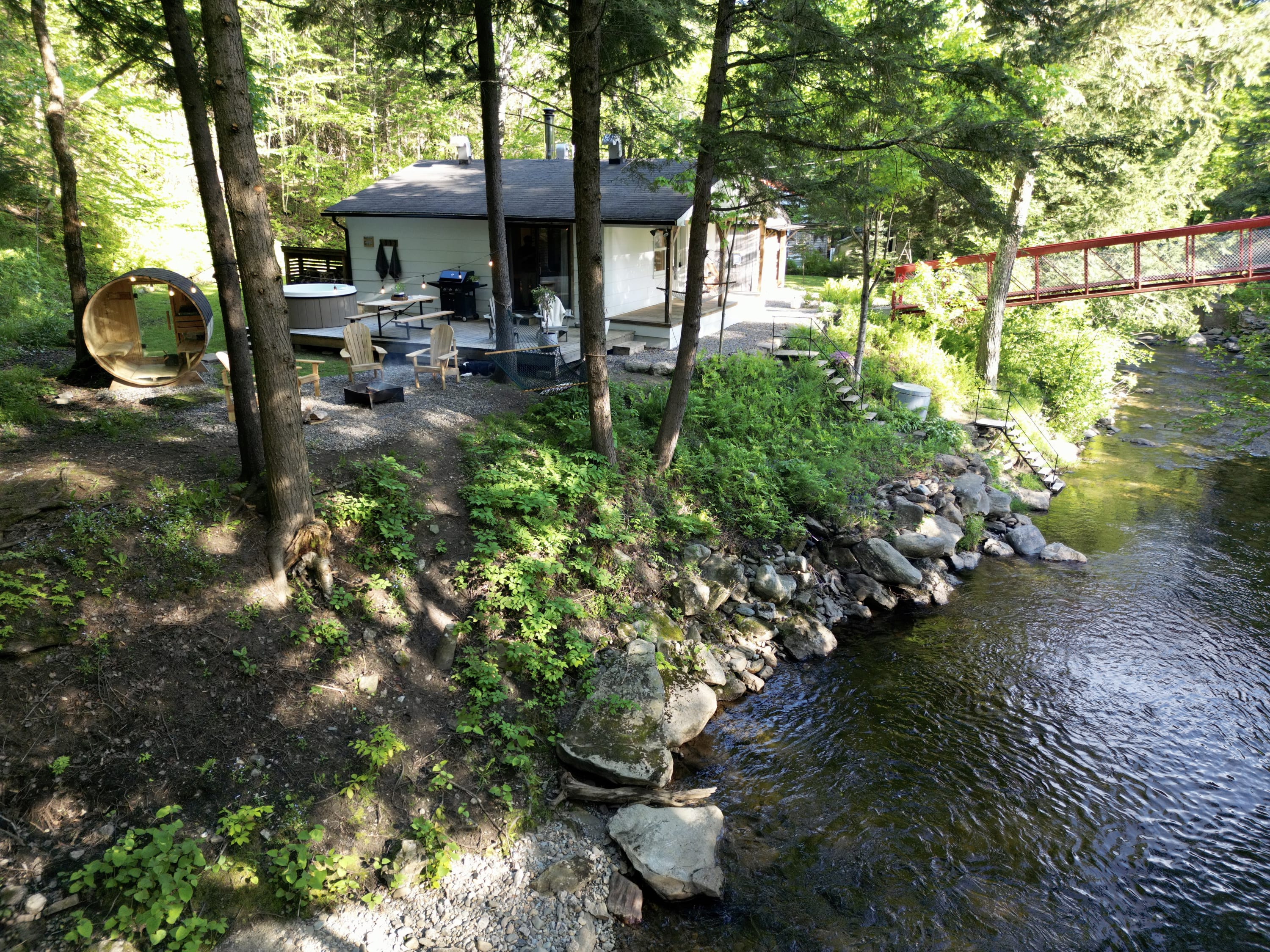 Property Image 2 - Le 88 Howard - Spa, Sauna, River & Cute Bridge!