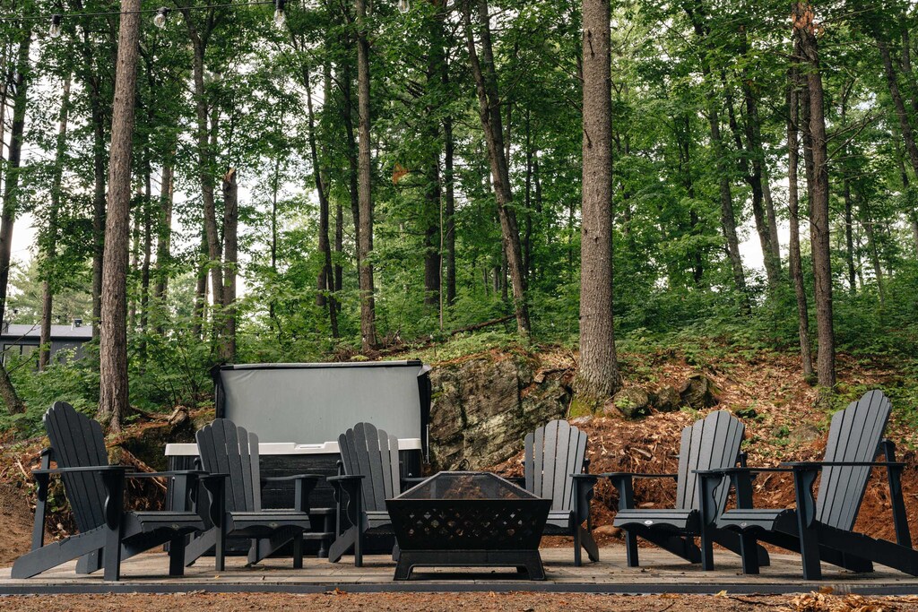 Foyer extérieur pour des soirées étoilées / Outdoor fireplace for starry nights.