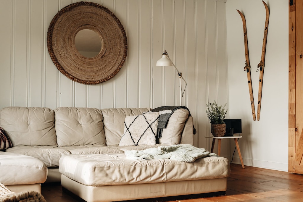 After the slopes, kick back in your lodge-inspired retreat.