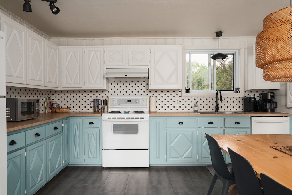 Fuel your adventures from this lively, well-stocked kitchen.