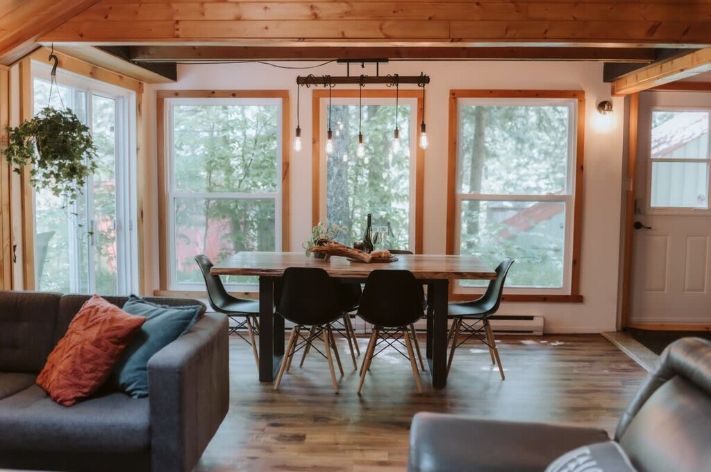 Share laughs around this table and enjoy nature views.