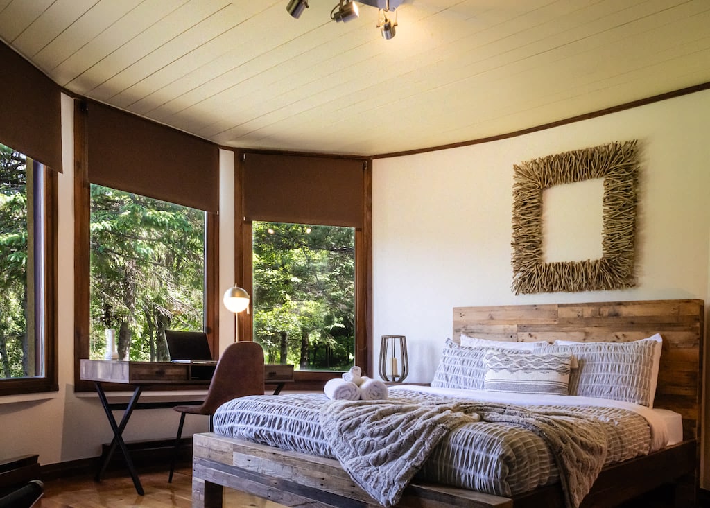 Queen bed and treetops right outside your window