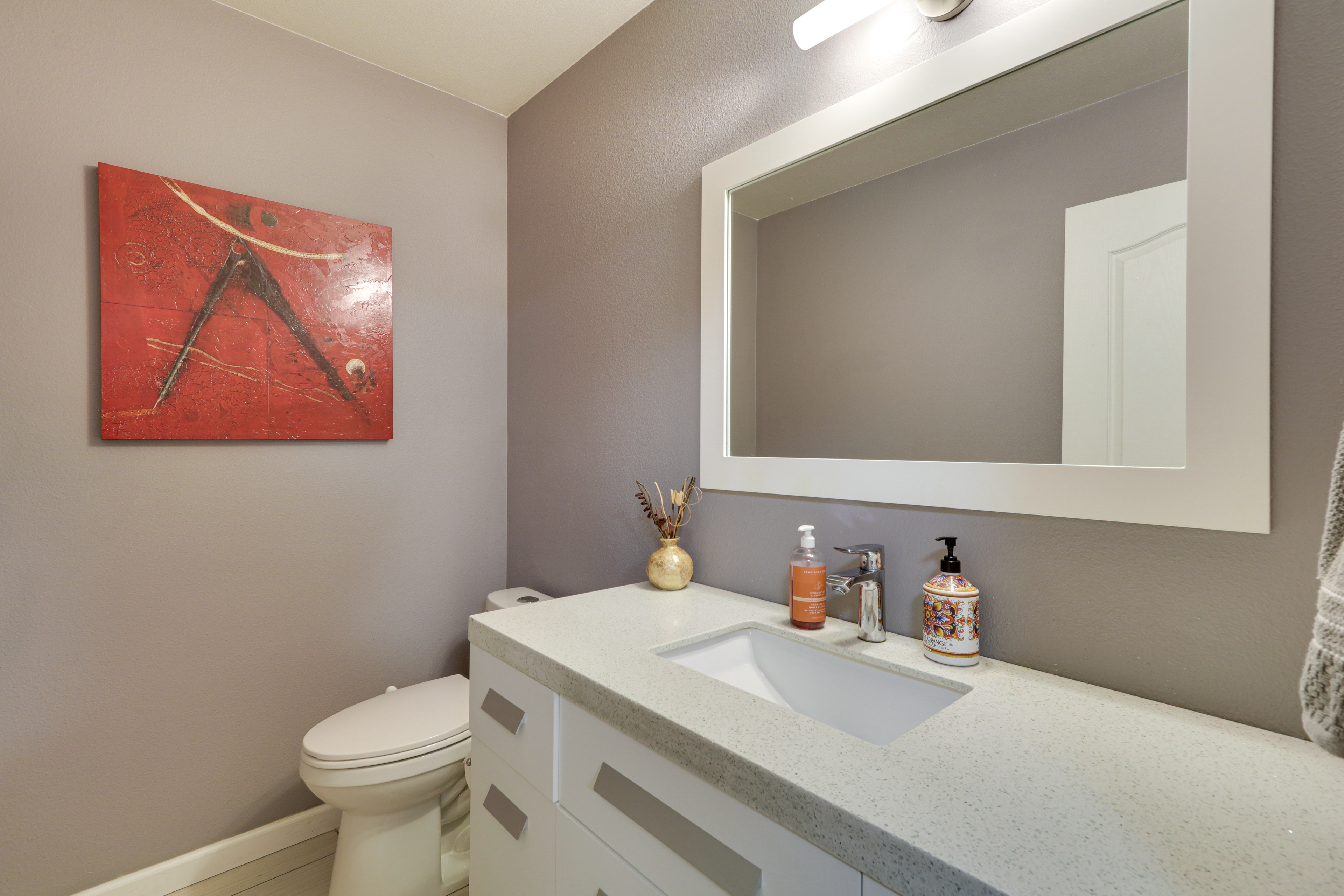 Lake Oswego Home w/ Deck 9 Mi to Downtown Portland