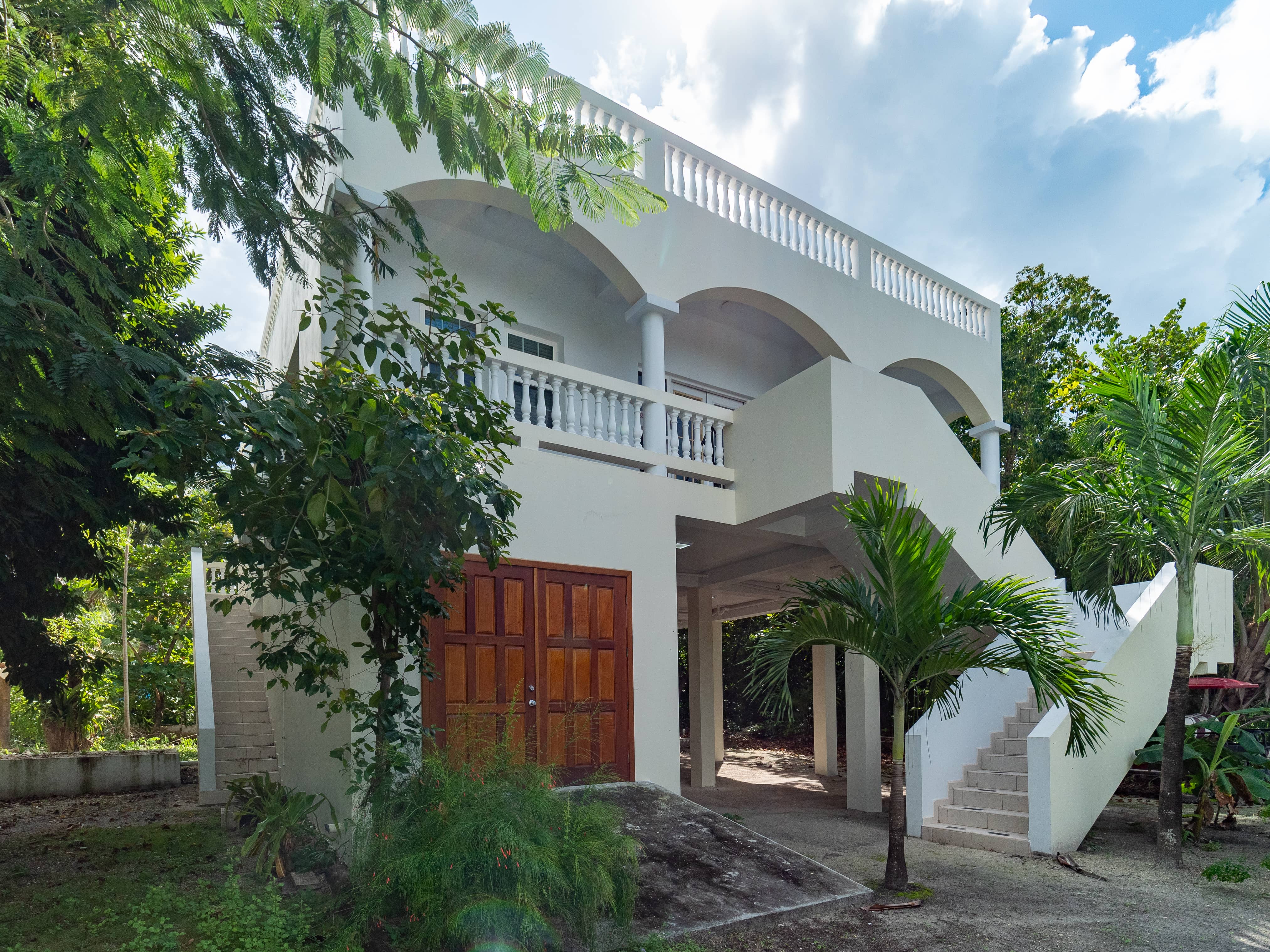 Casa Alegre with private parking underneath the house