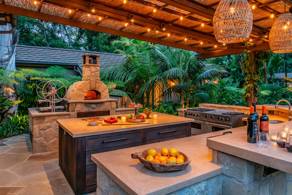 Fully equipped outdoor kitchen