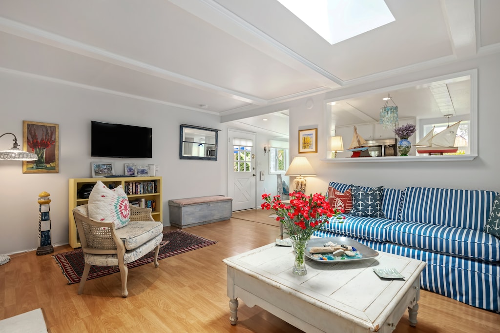 Seashell Cottage - Living Room