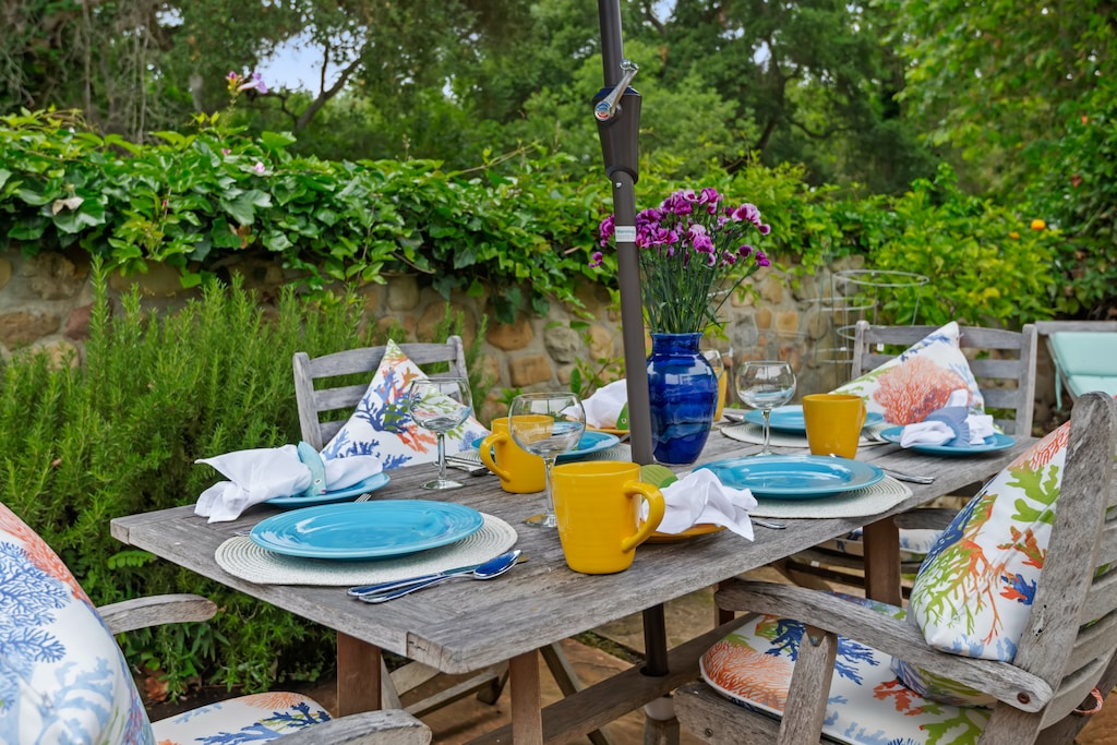 Seaside Cottage - Outdoor Dining