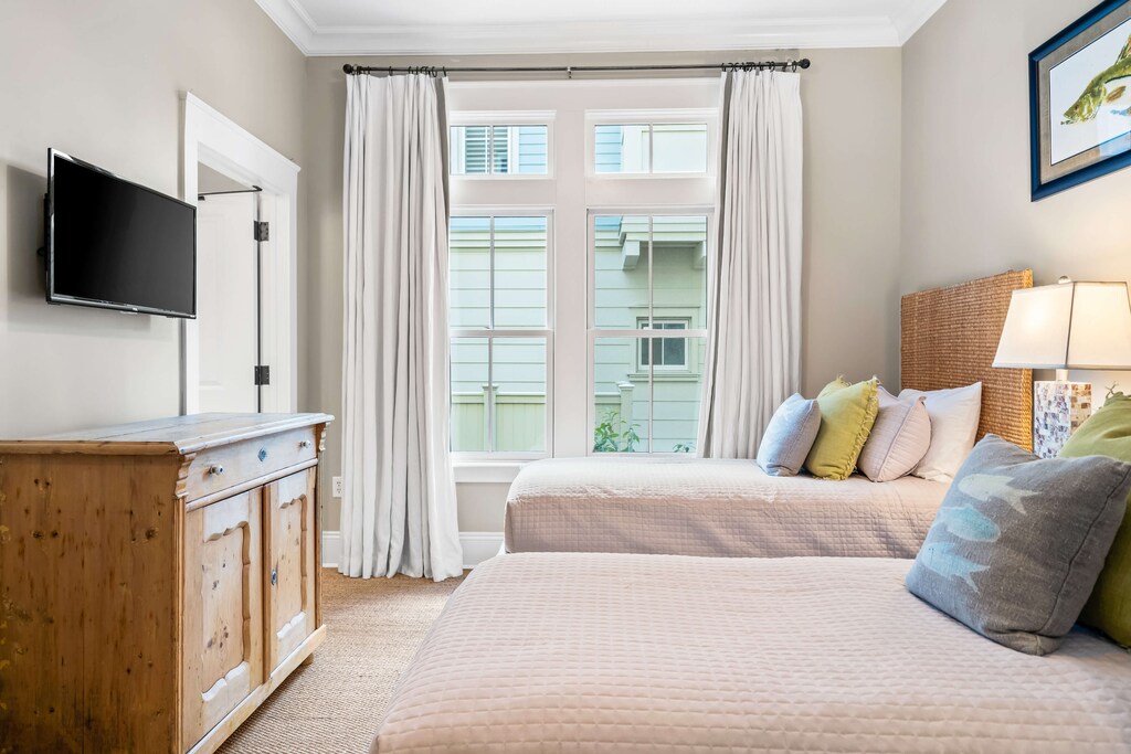 1st Floor Guest Suite - sleeps 2 in twin beds