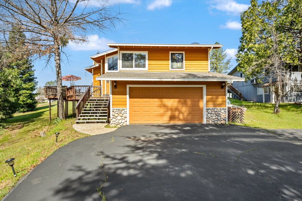 Front view of the home from driveway.
Pine Mountain Lake Unit 4 Lot 44. Vacation Rental (Kathy's Korner)