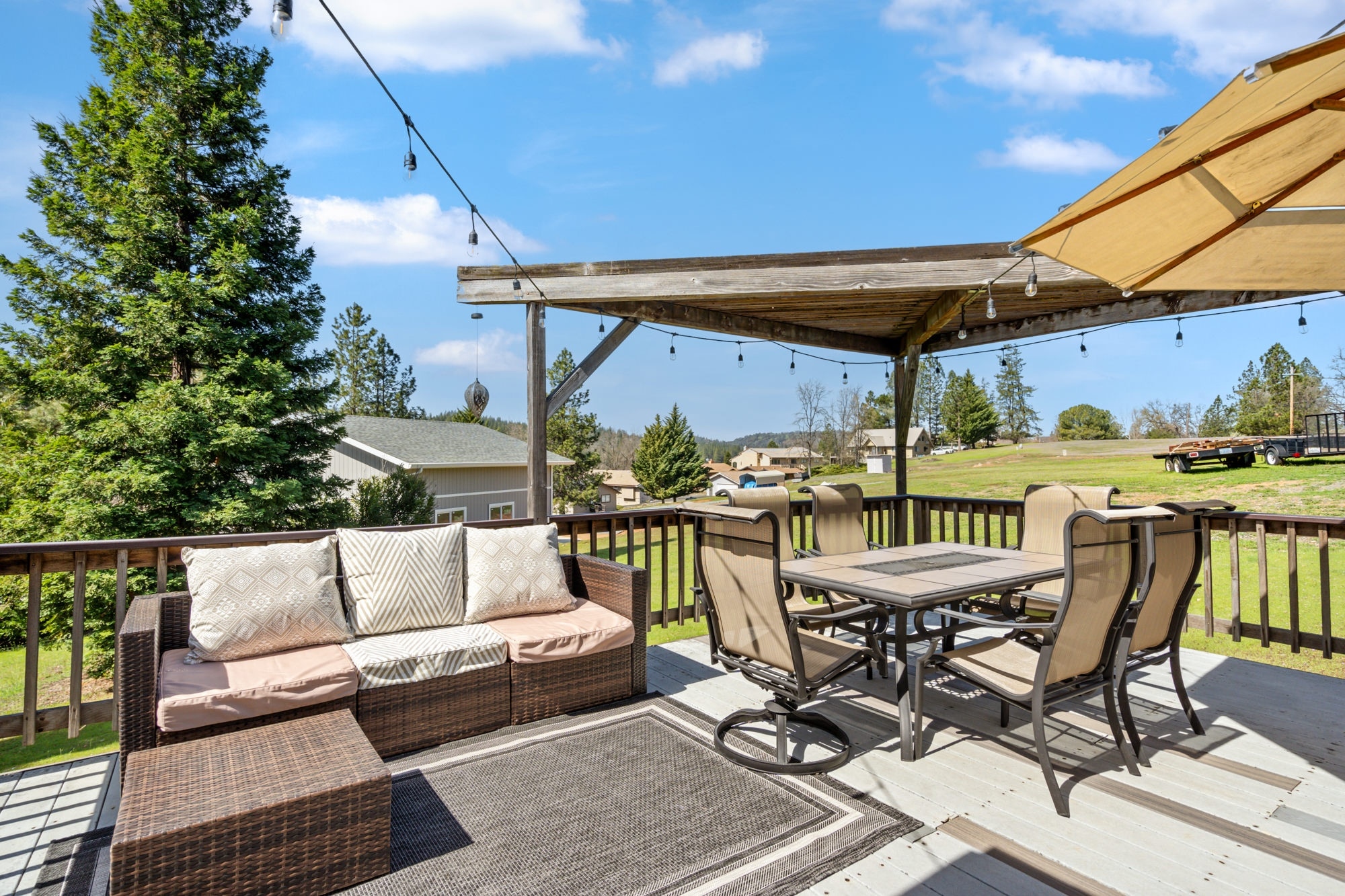 Exterior seating and shade area.
Pine Mountain Lake Unit 4 Lot 44. Vacation Rental (Kathy's Korner)