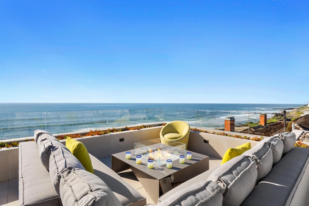 Rooftop lounge, dining & outdoor kitchen